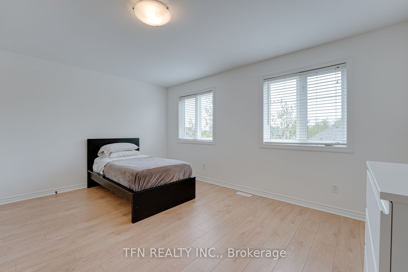 2360 Treversh Common Property Photo 12
