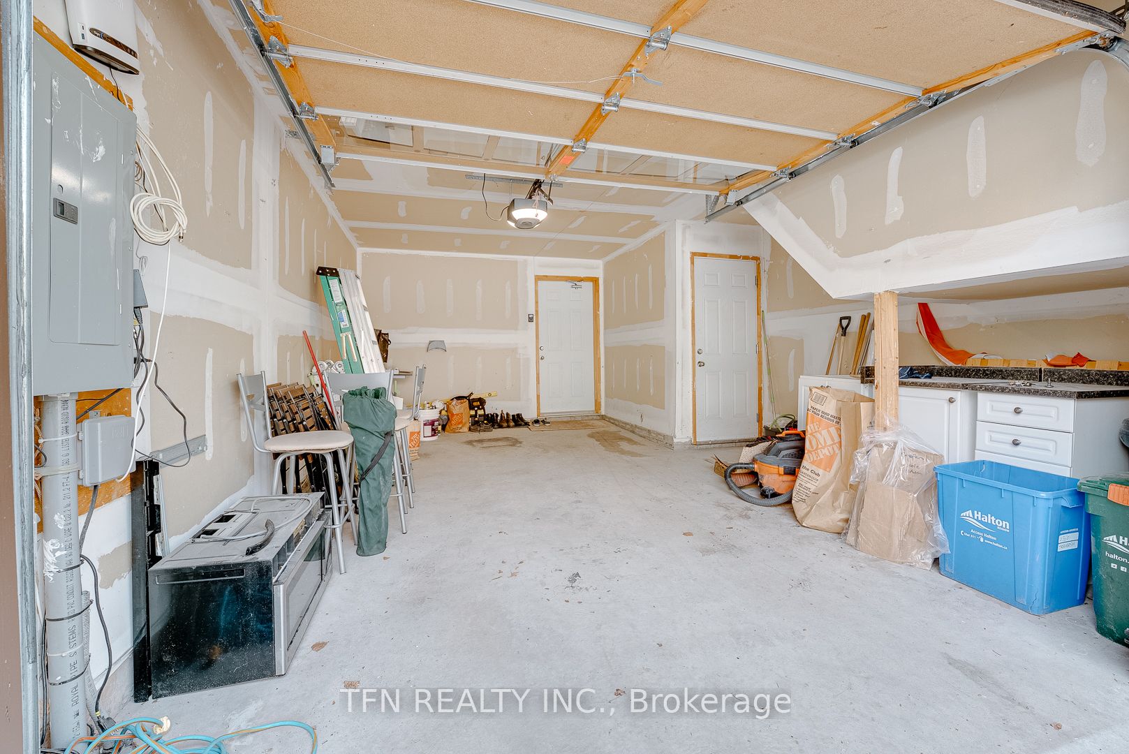 2360 Treversh Common Property Photo 27
