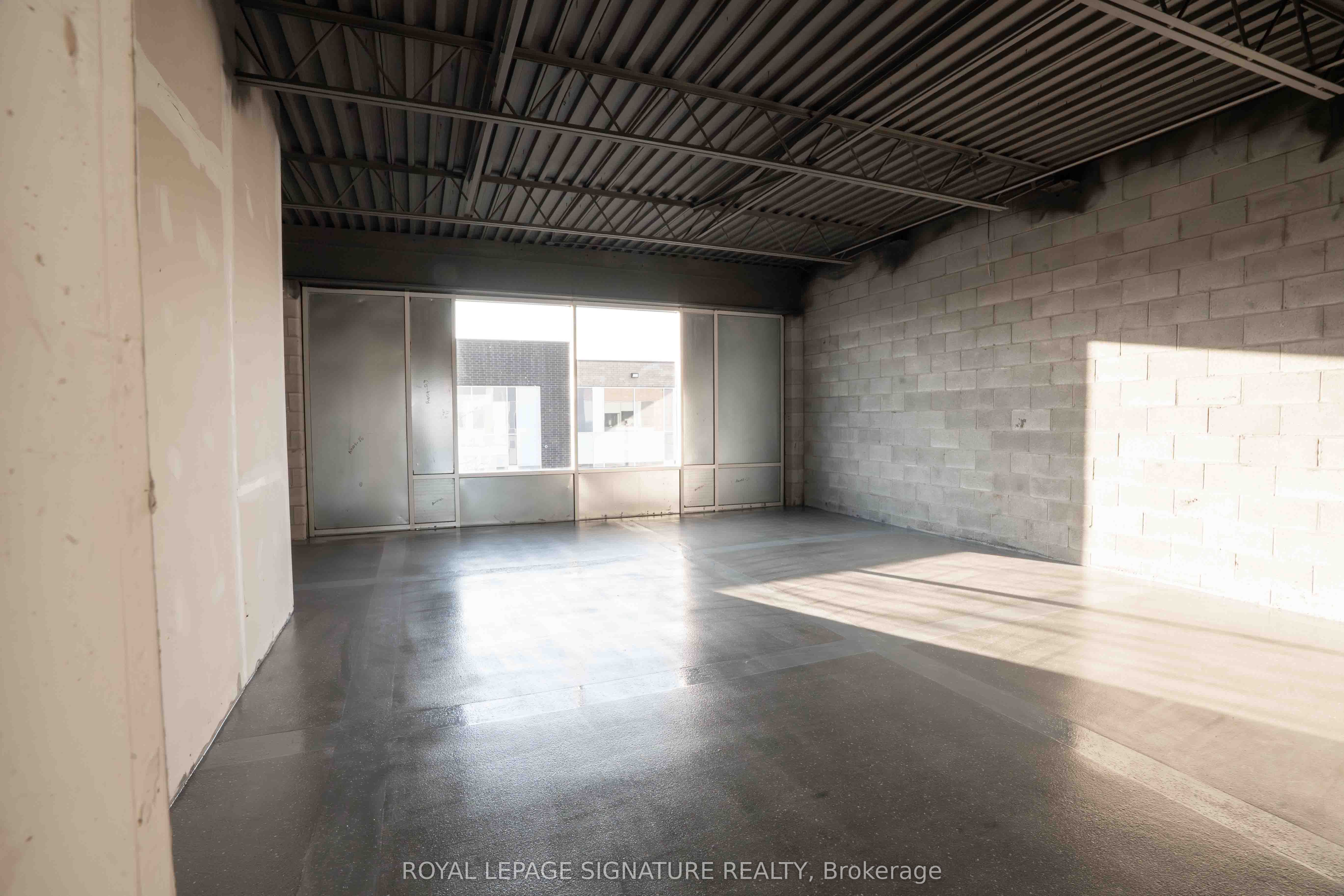 1235 Queensway N/a E 11a Property Photo 11