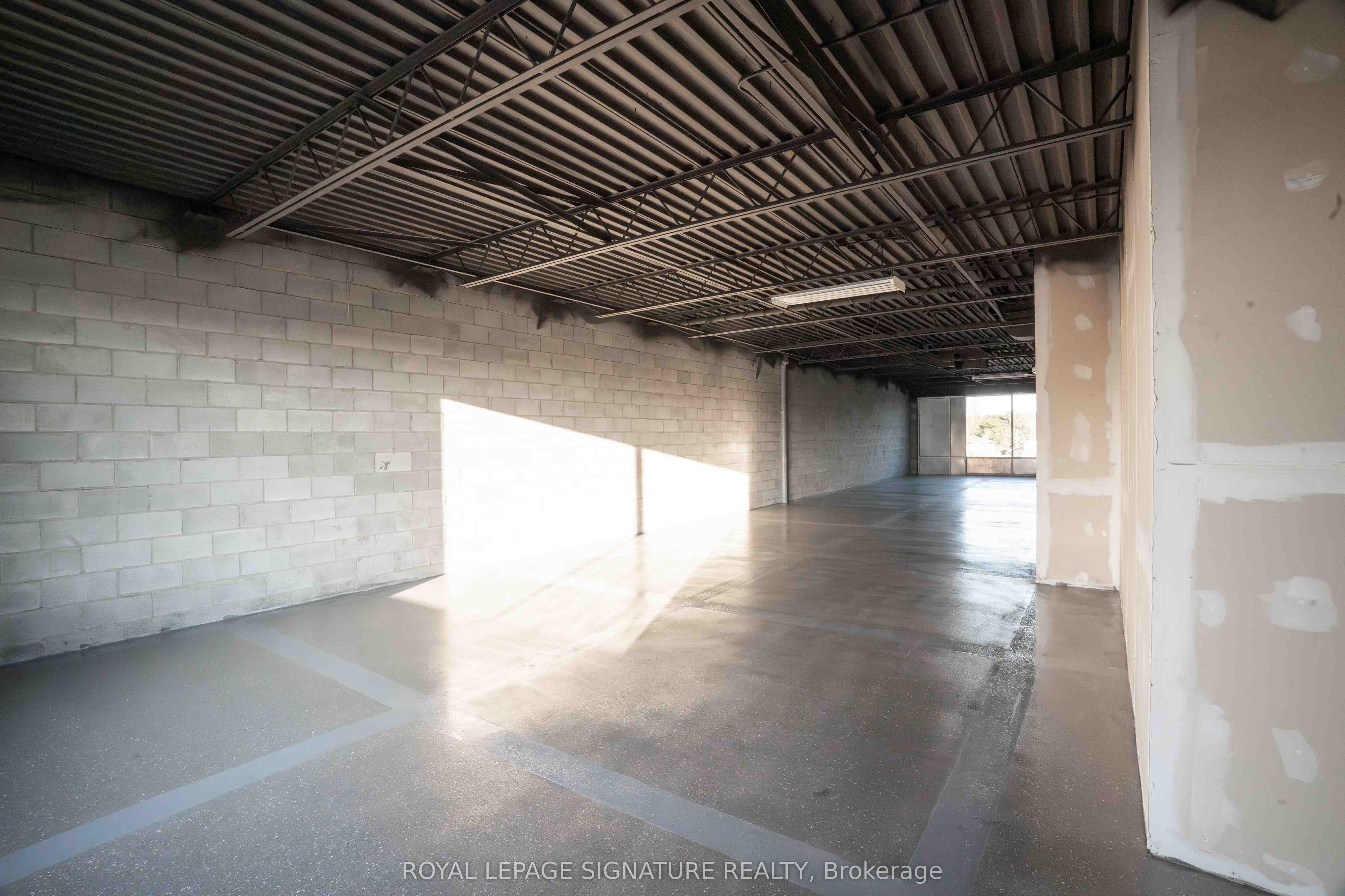 1235 Queensway N/a E 11a Property Photo 13