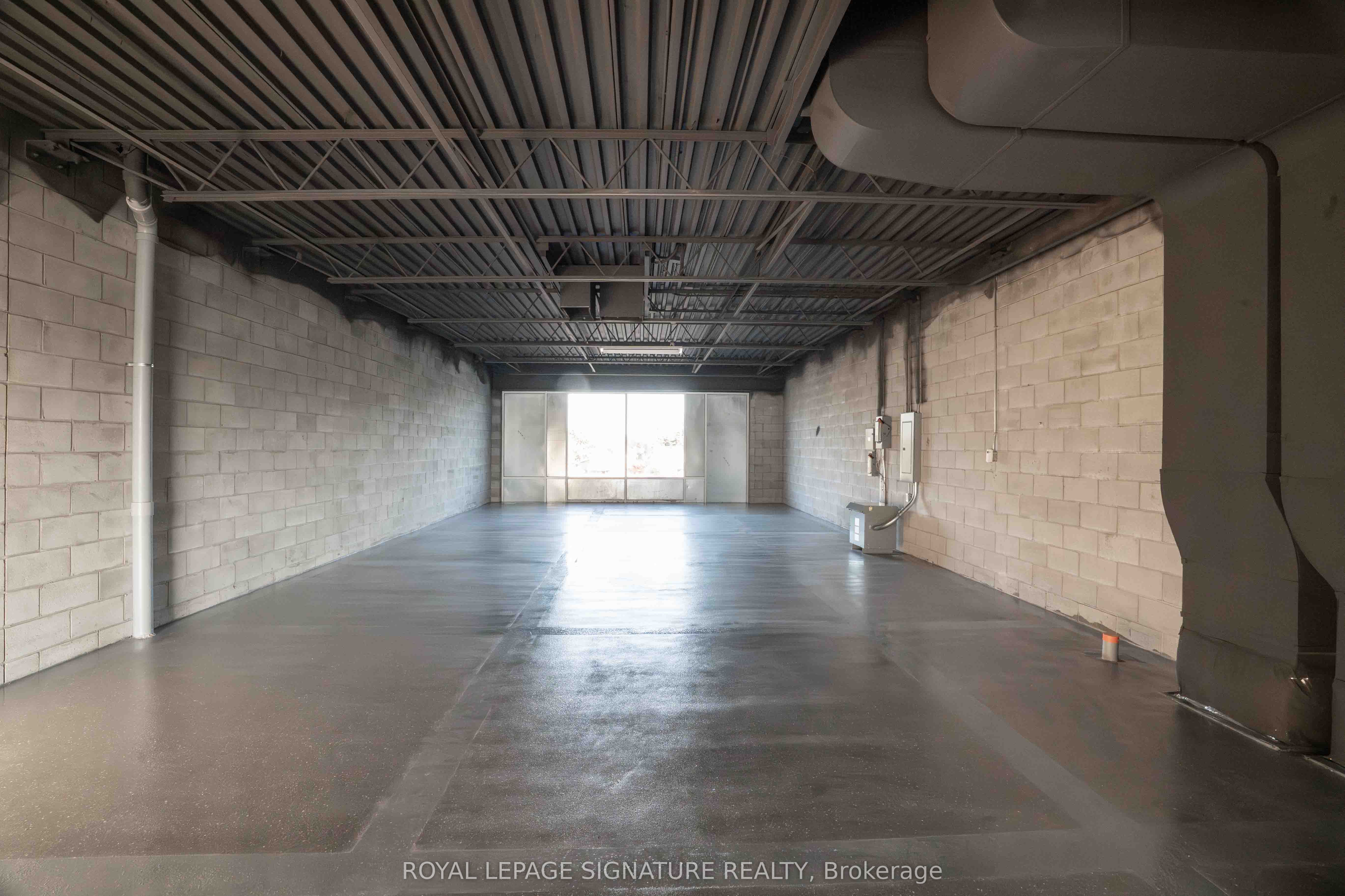 1235 Queensway N/a E 11a Property Photo 14