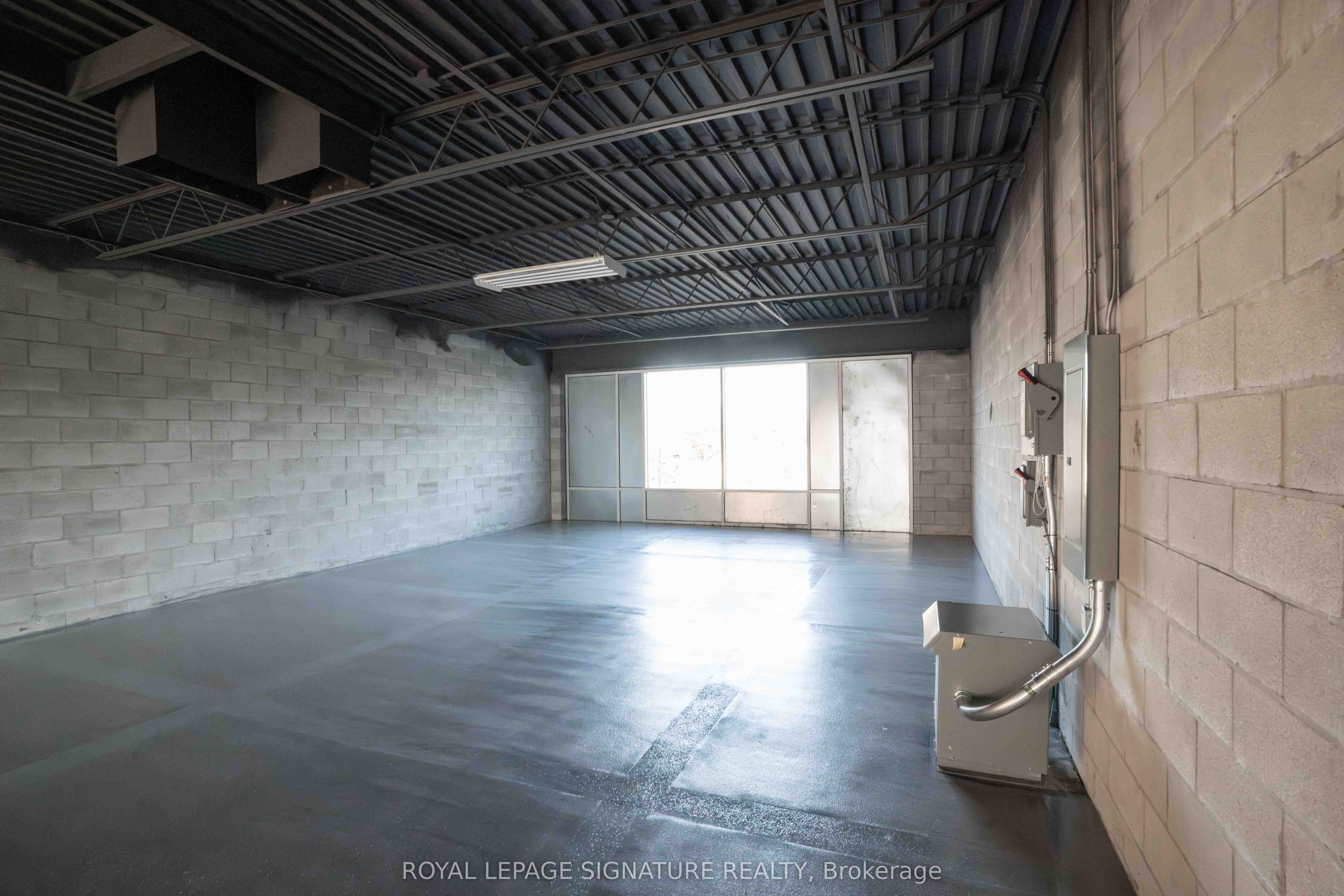 1235 Queensway N/a E 11a Property Photo 15