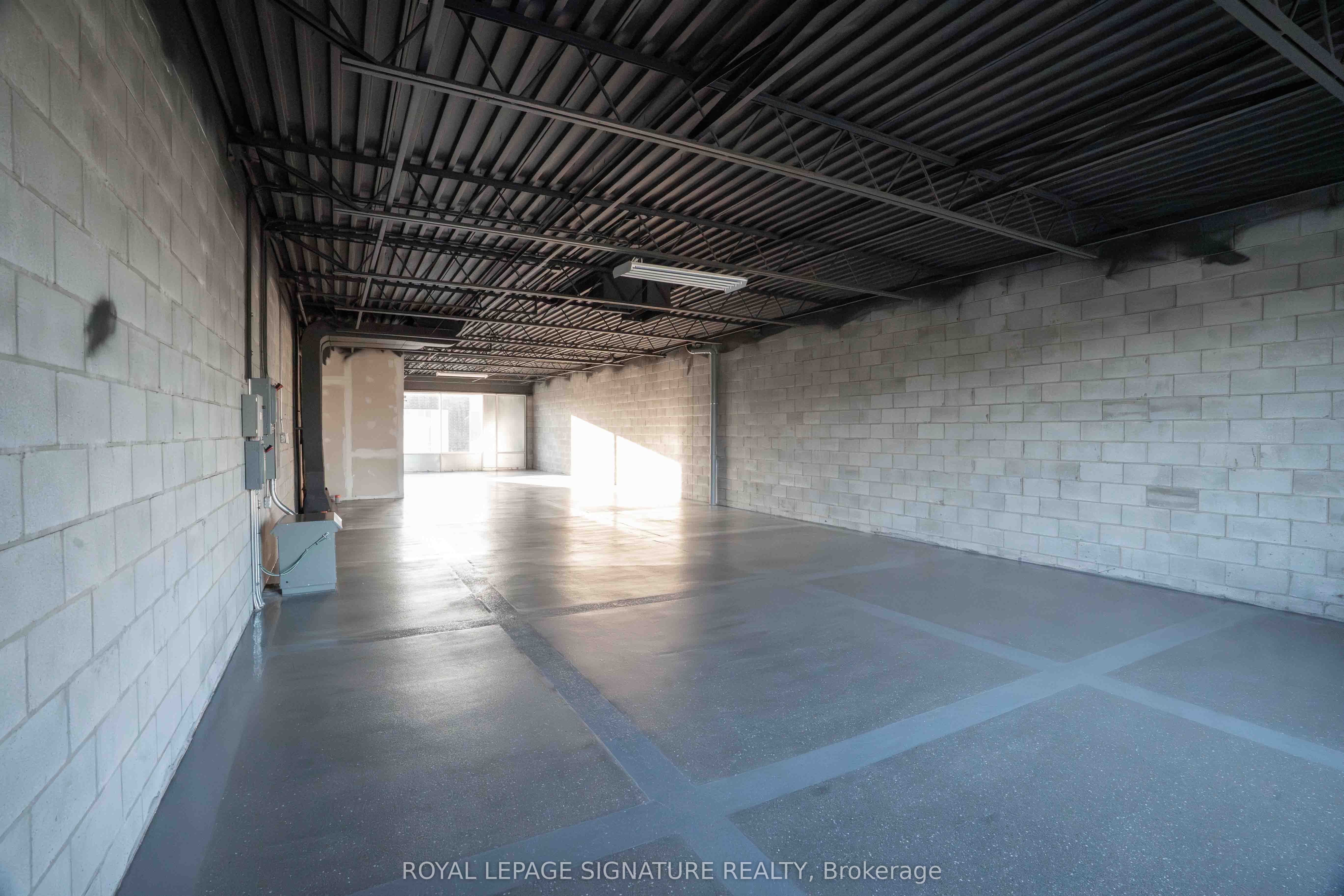 1235 Queensway N/a E 11a Property Photo 16