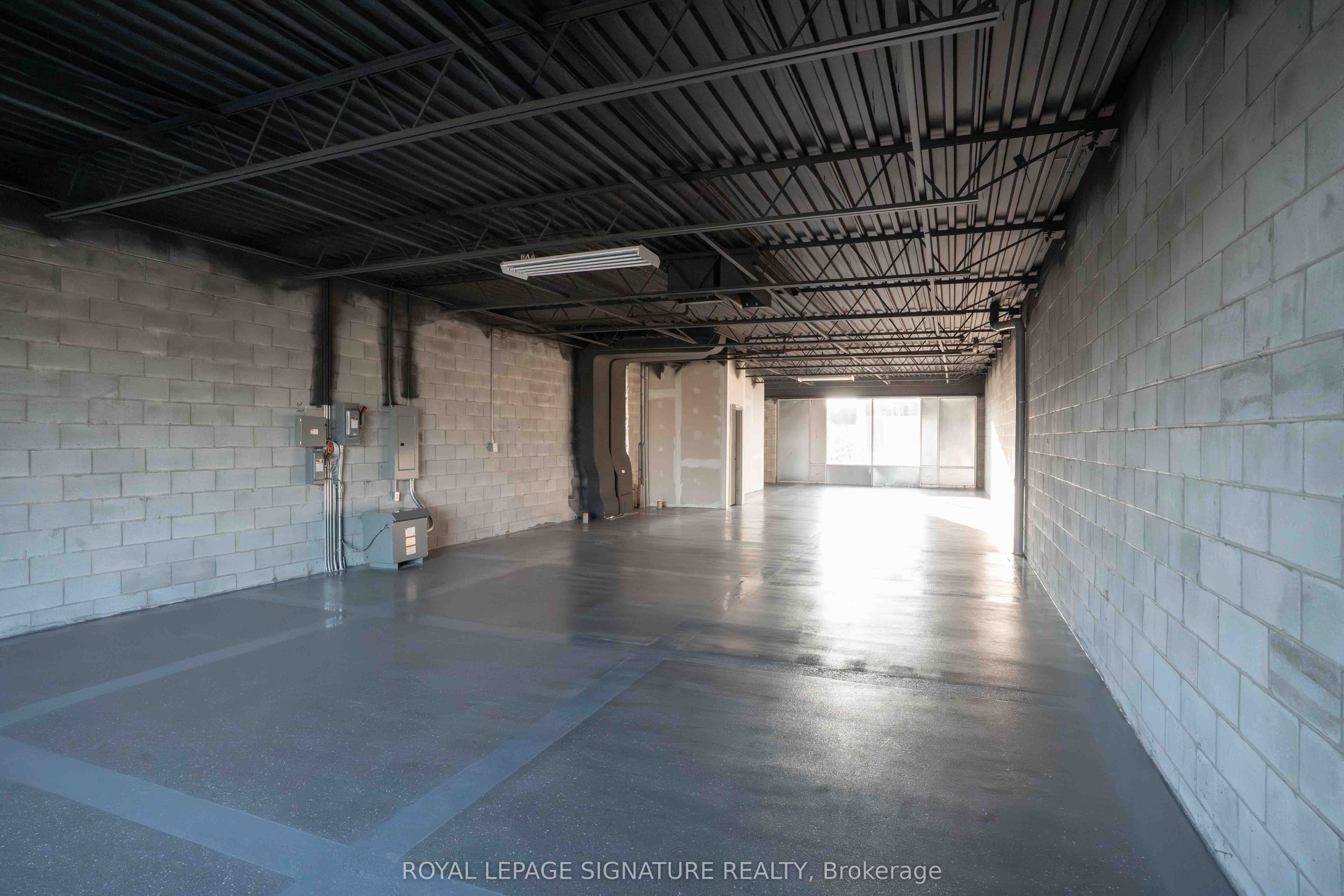 1235 Queensway N/a E 11a Property Photo 17
