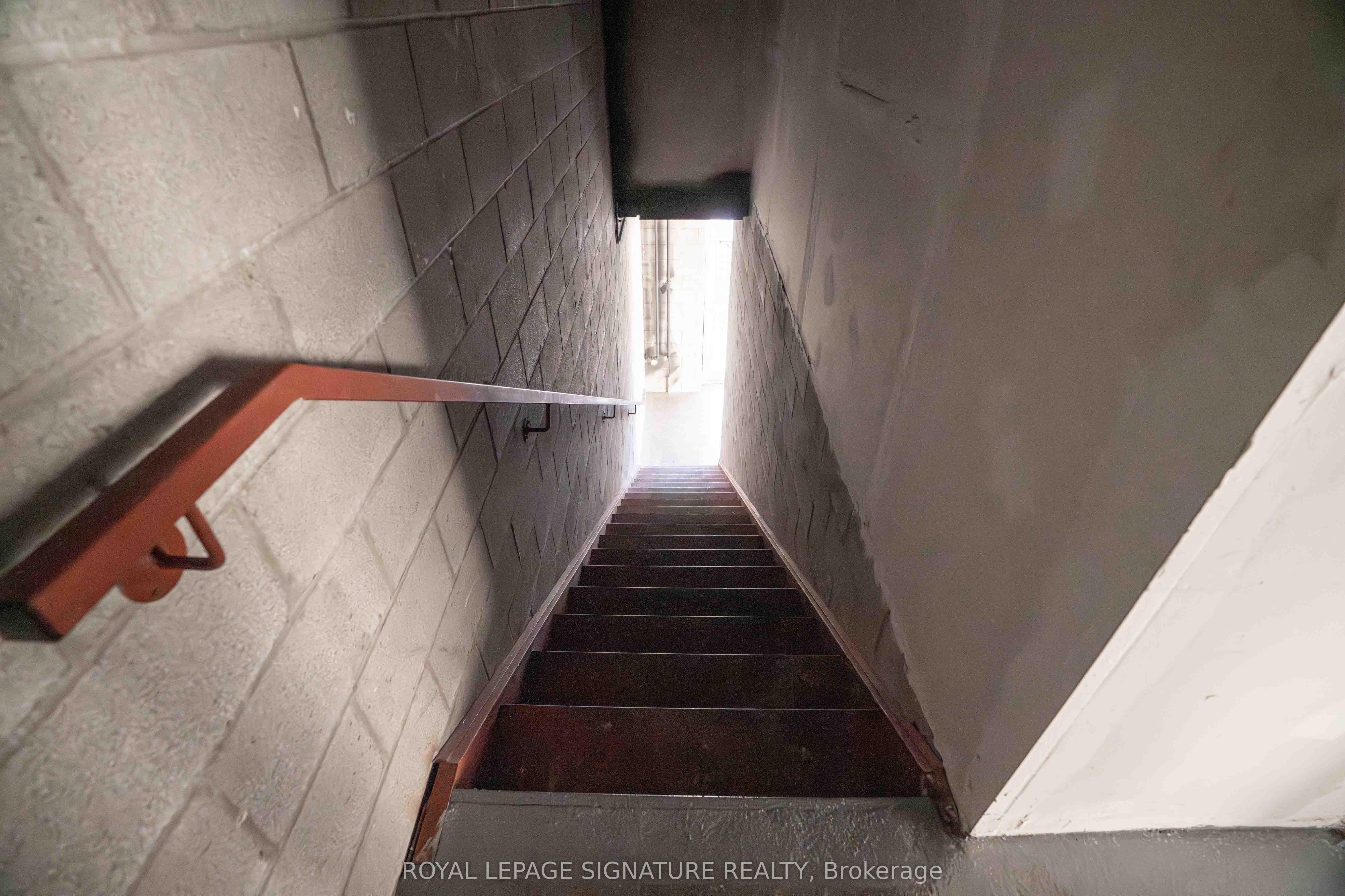 1235 Queensway N/a E 11a Property Photo 19