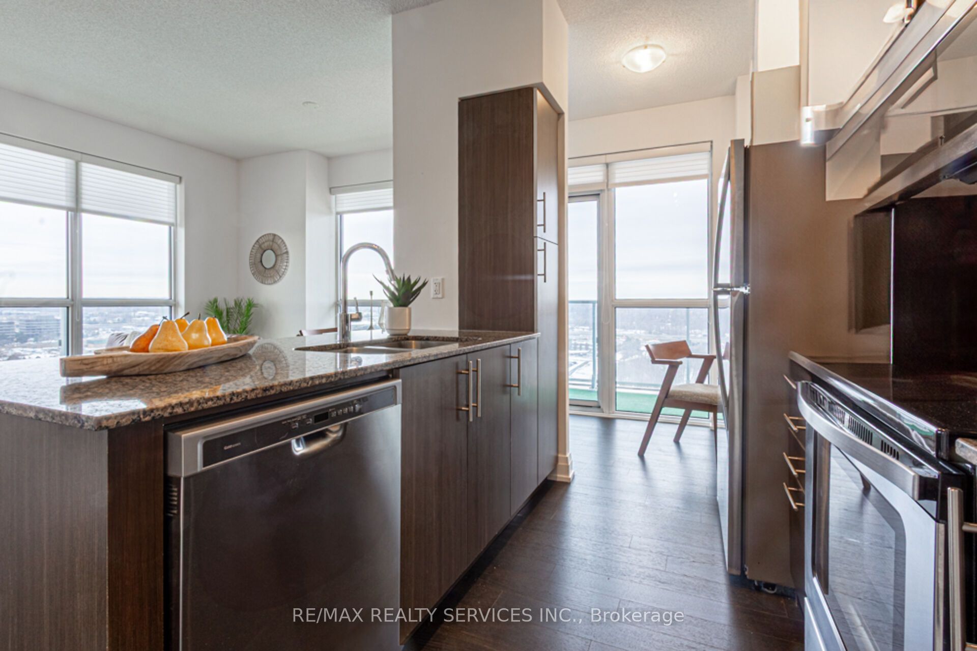 #1911 - 65 Speers Road Property Photo 6
