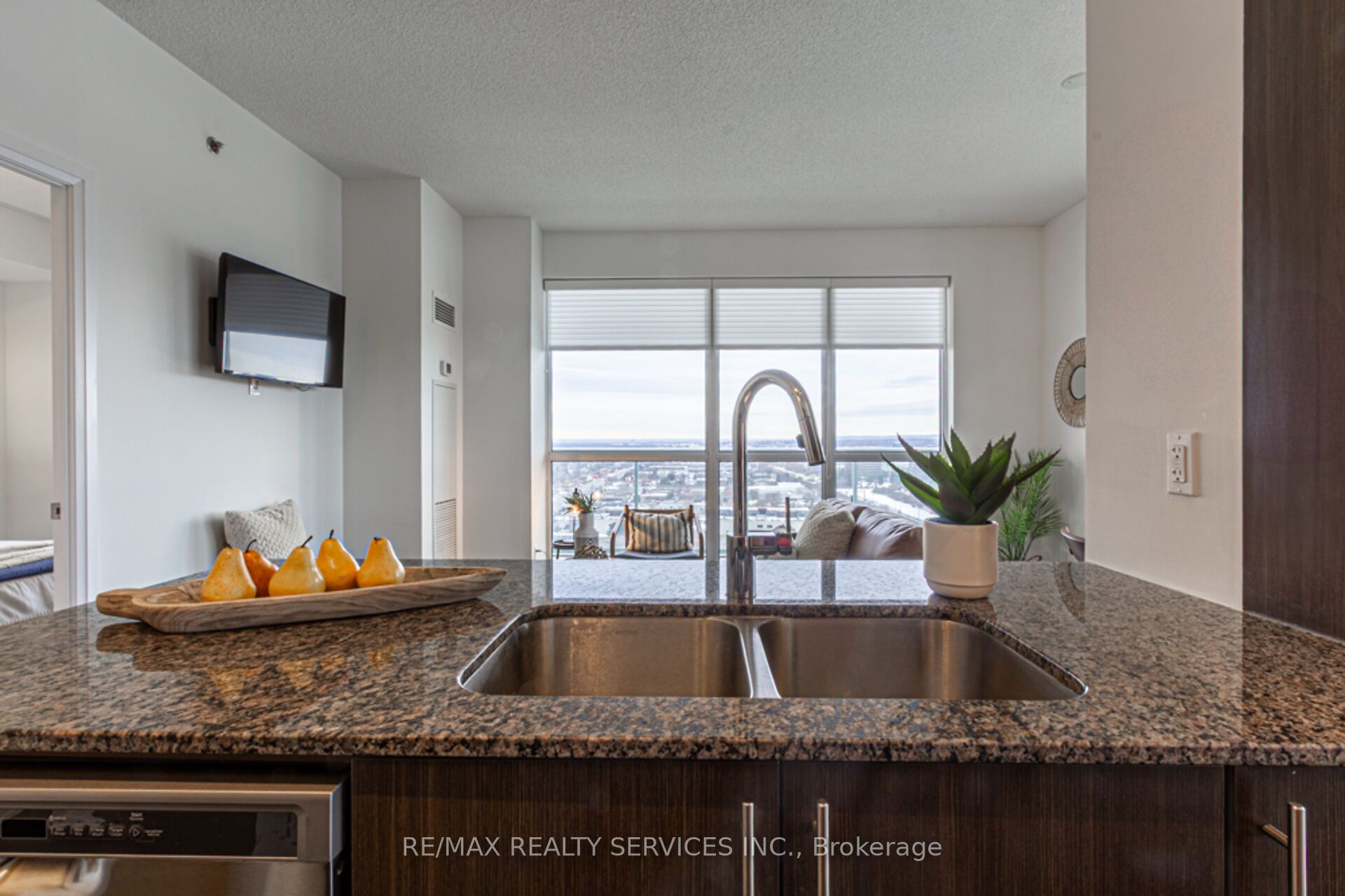 #1911 - 65 Speers Road Property Photo 8
