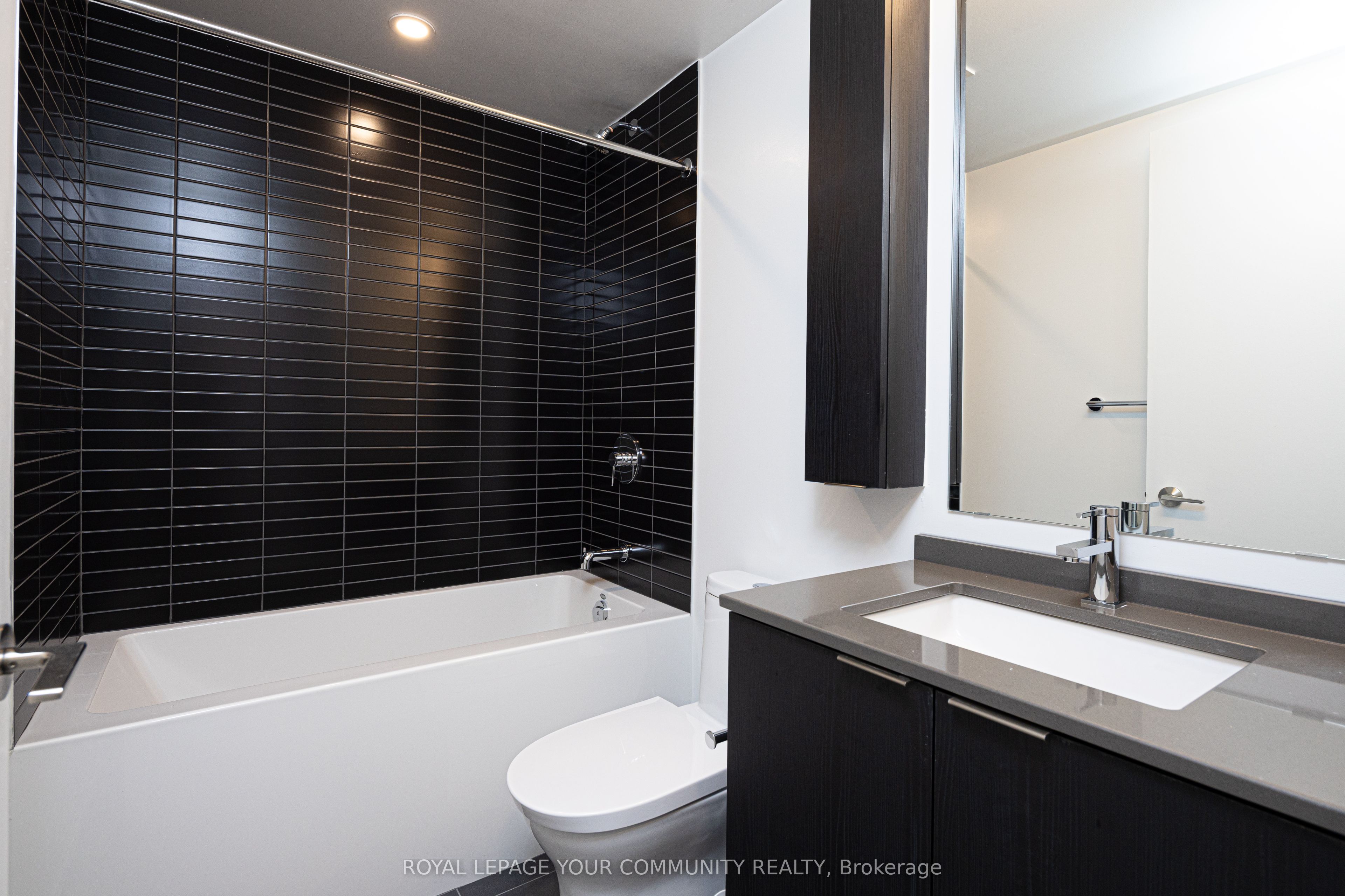 86 Dundas Street E 1509 Property Photo 3