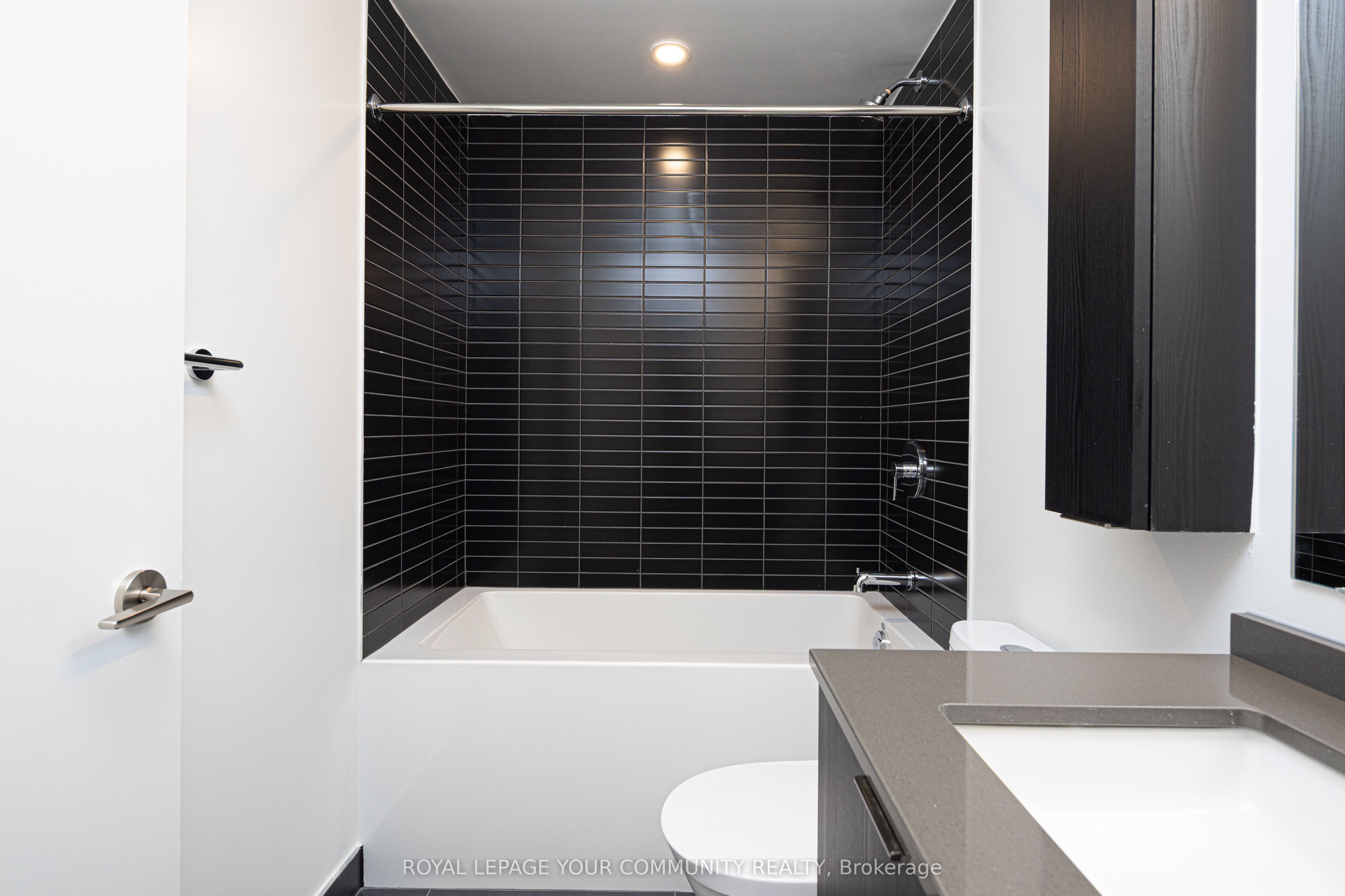 86 Dundas Street E 1509 Property Photo 4