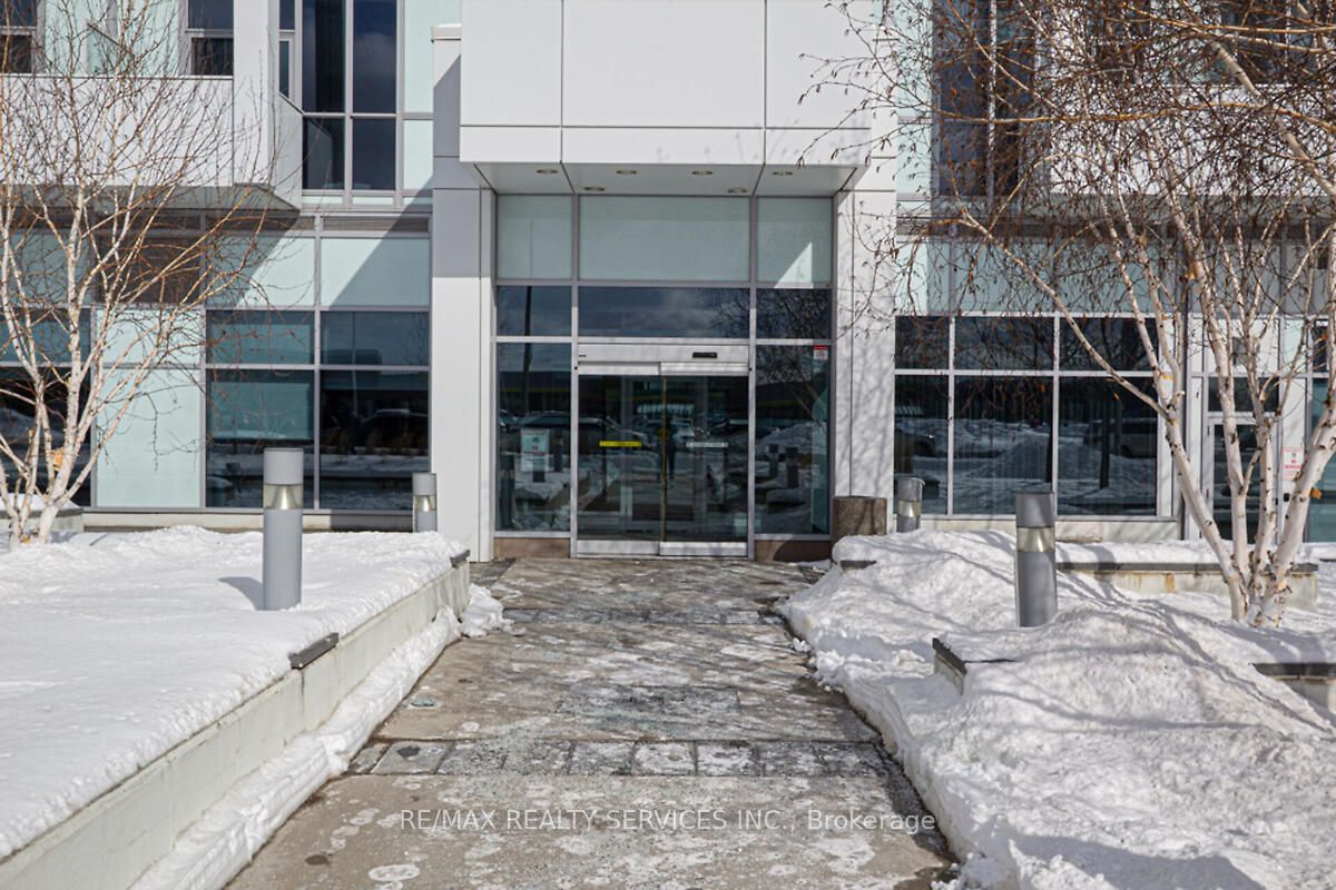 #1507 - 65 Speers Road Property Photo 2
