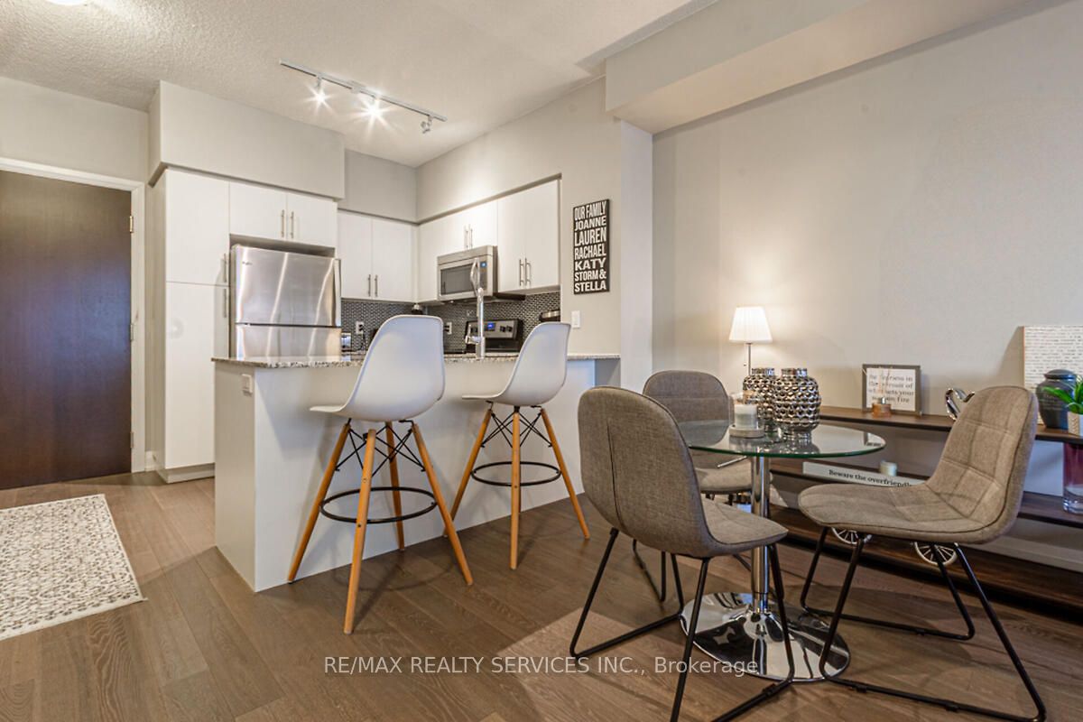 #1507 - 65 Speers Road Property Photo 9