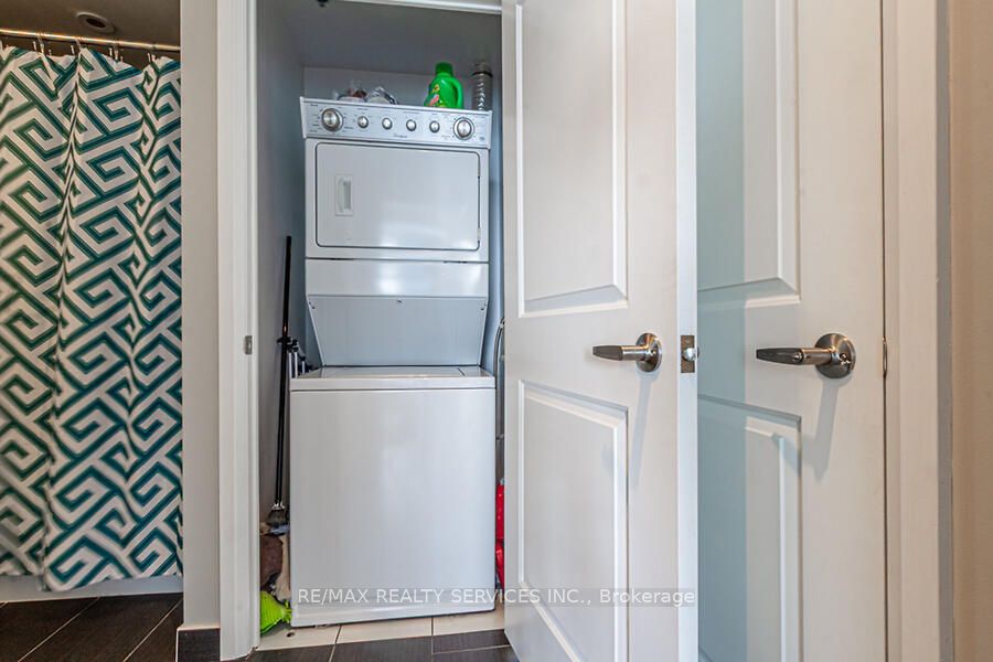 #1507 - 65 Speers Road Property Photo 20