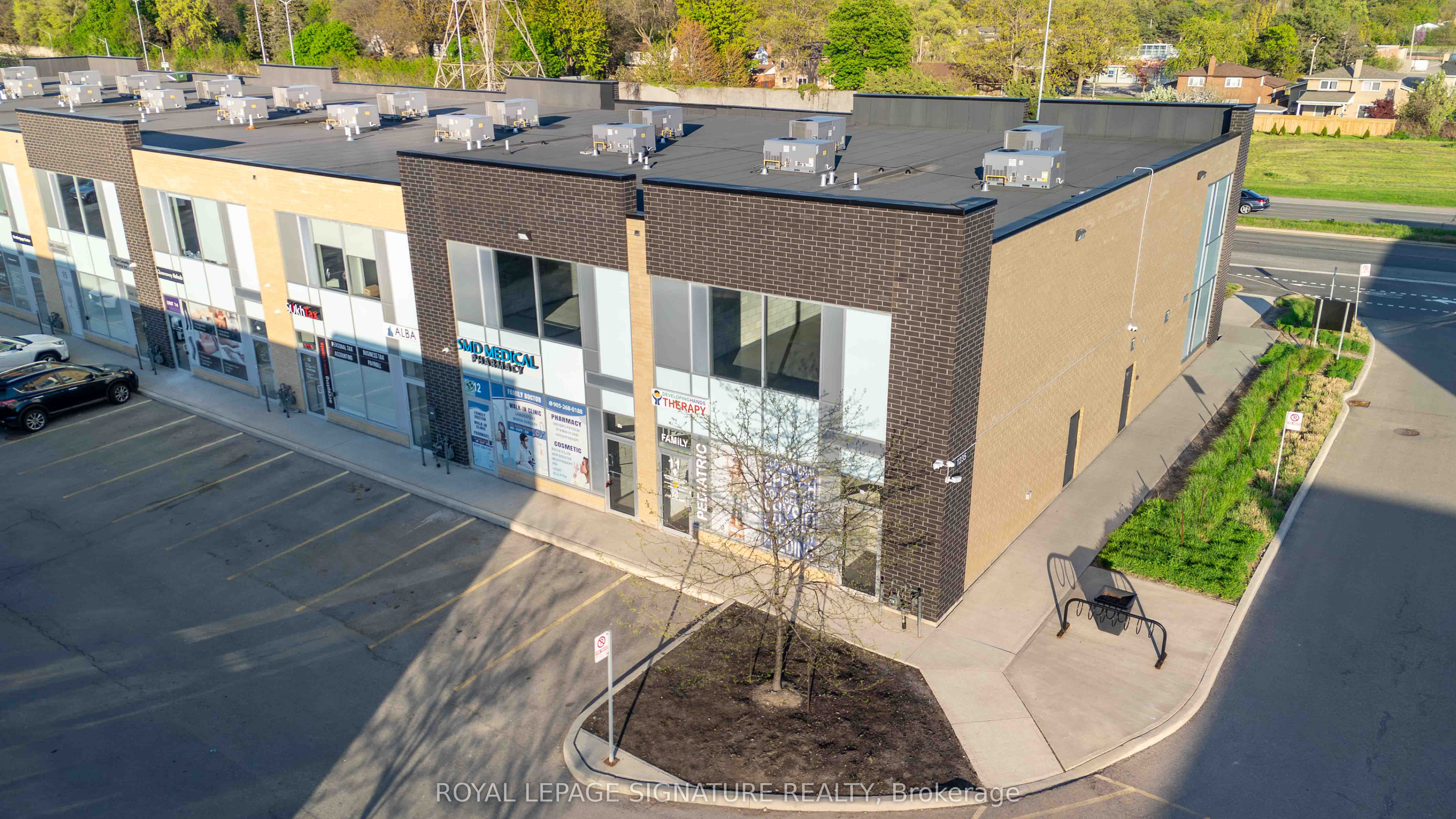 1235 Queensway N/a E 12a Property Photo 1