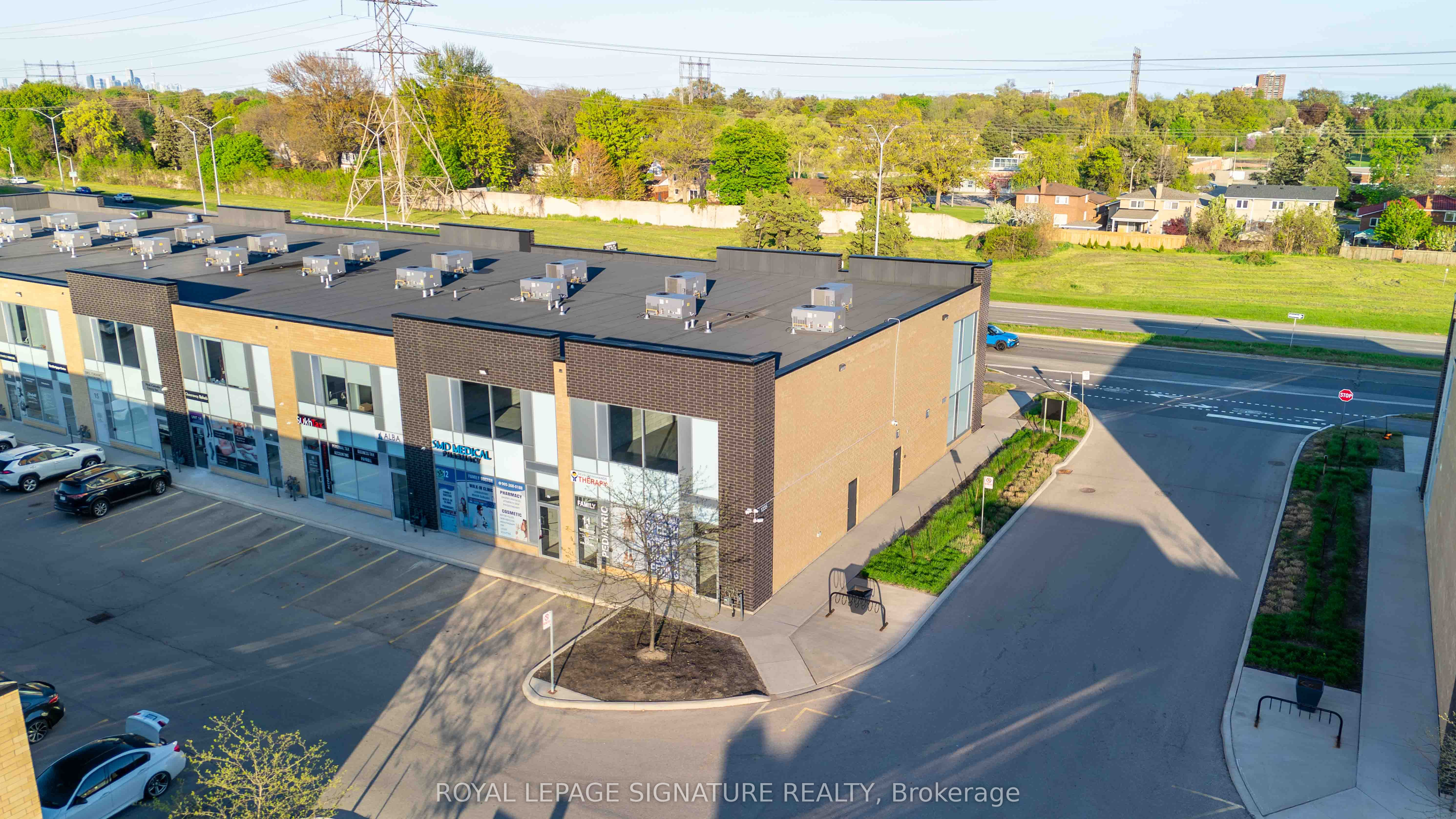 1235 Queensway N/a E 12a Property Photo 4