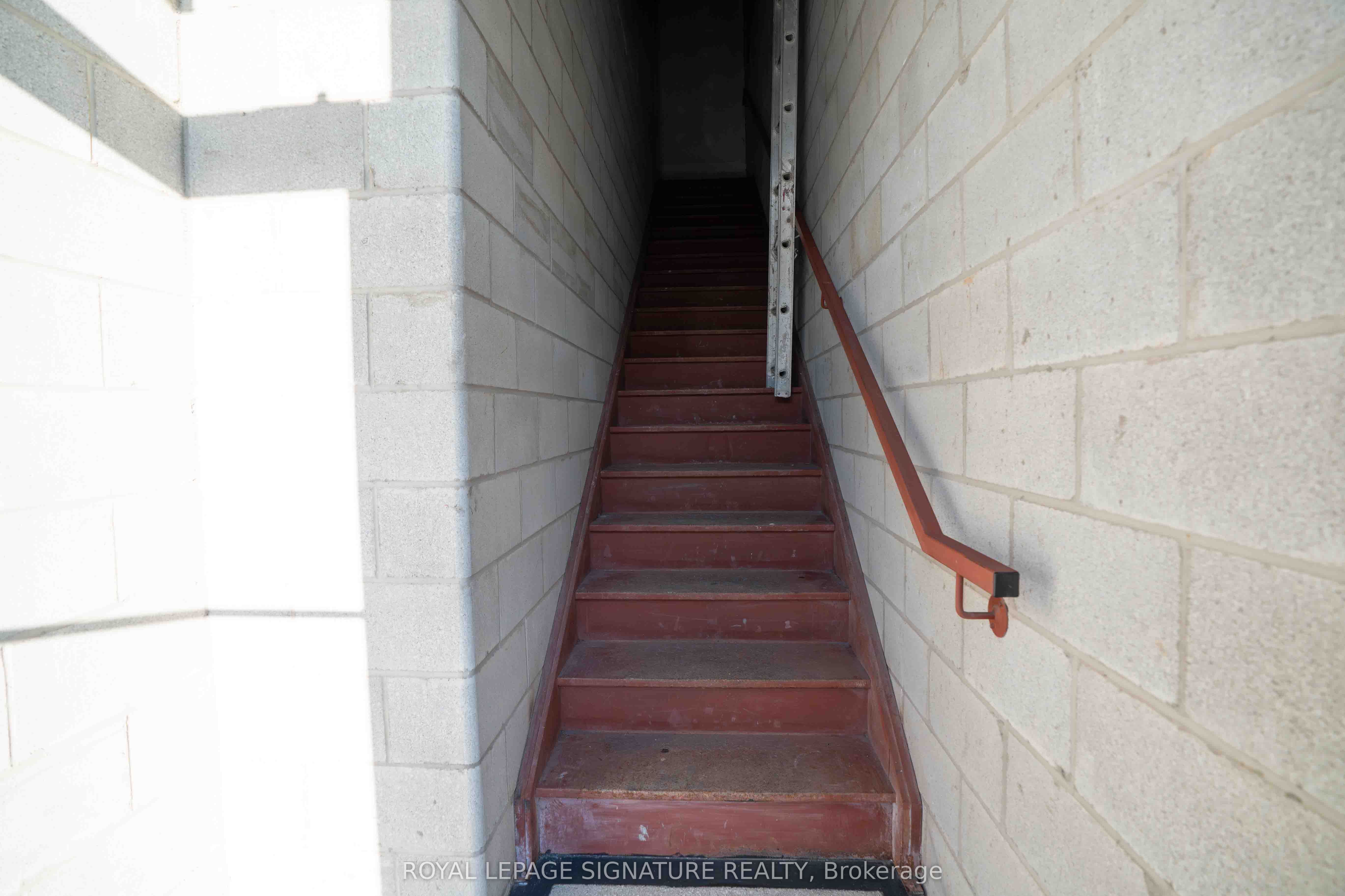 1235 Queensway N/a E 12a Property Photo 10