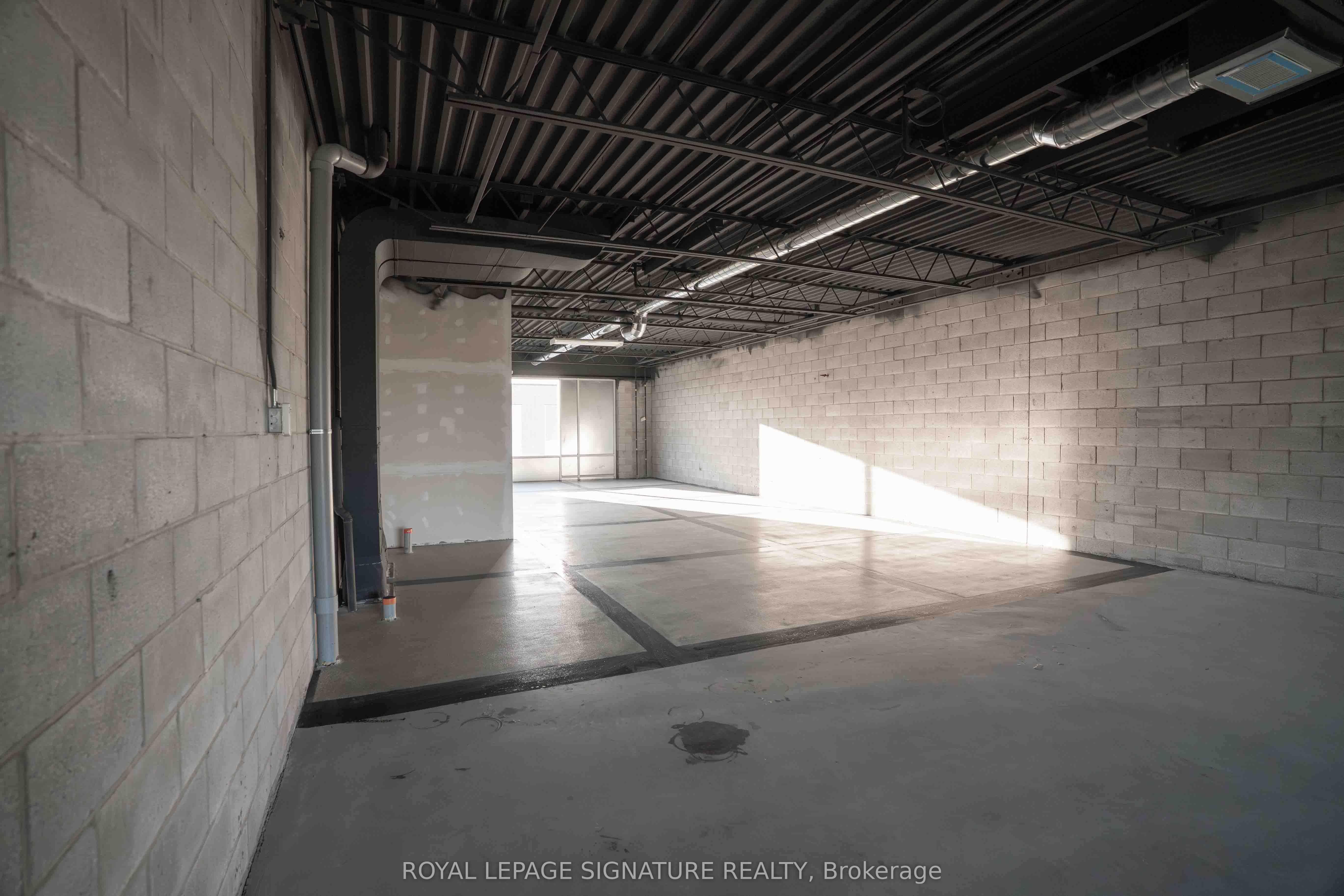 1235 Queensway N/a E 12a Property Photo 12