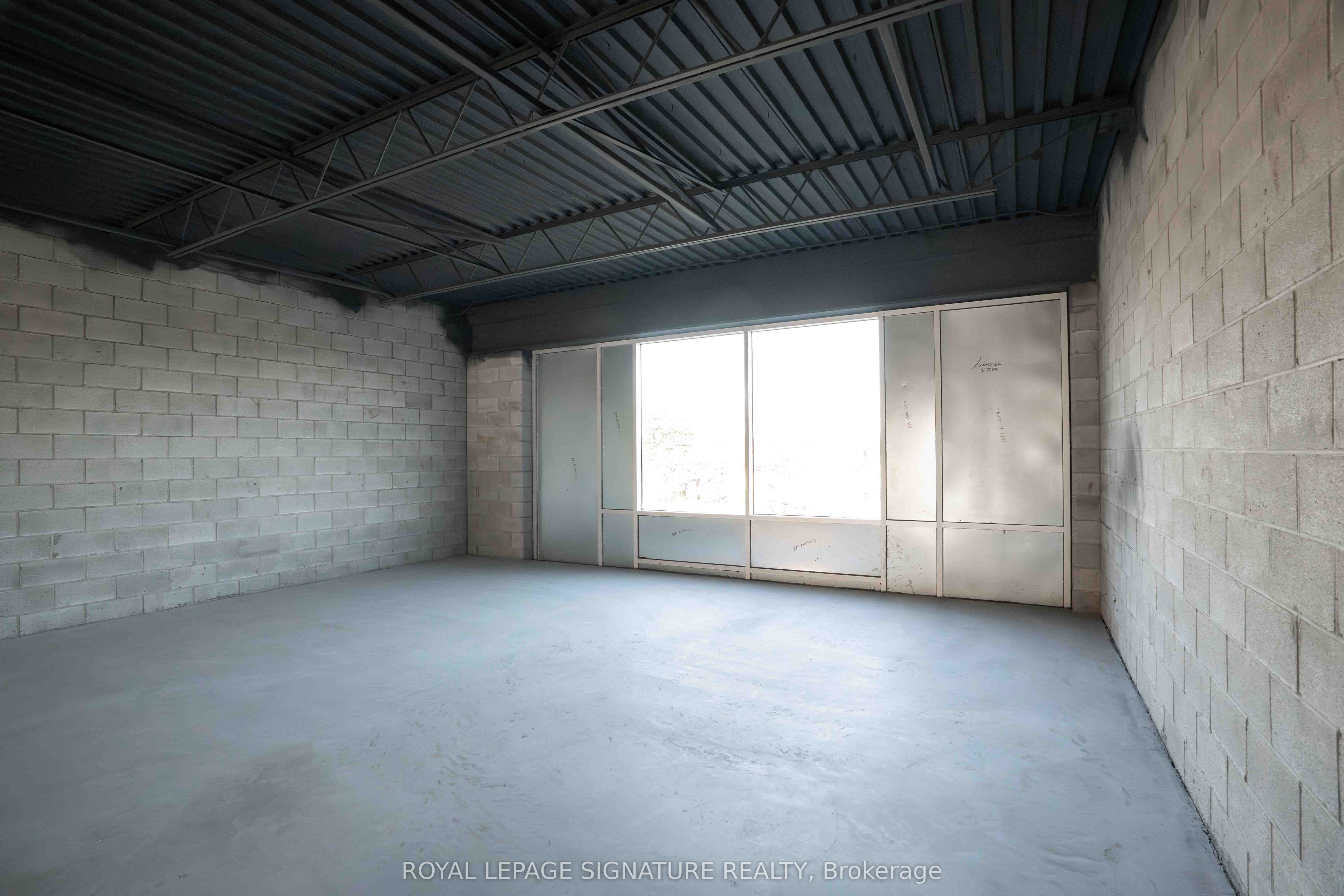 1235 Queensway N/a E 12a Property Photo 13