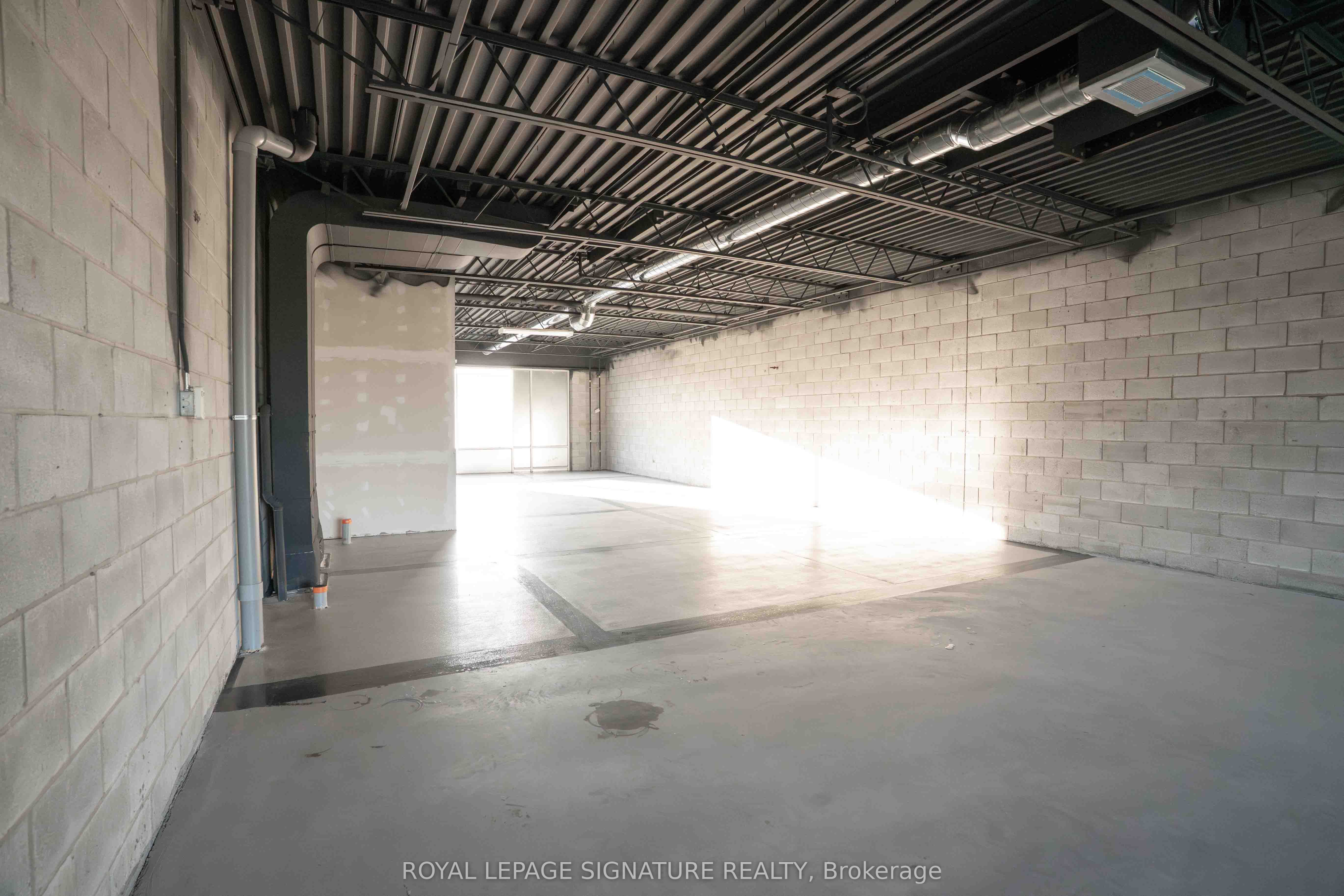 1235 Queensway N/a E 12a Property Photo 14