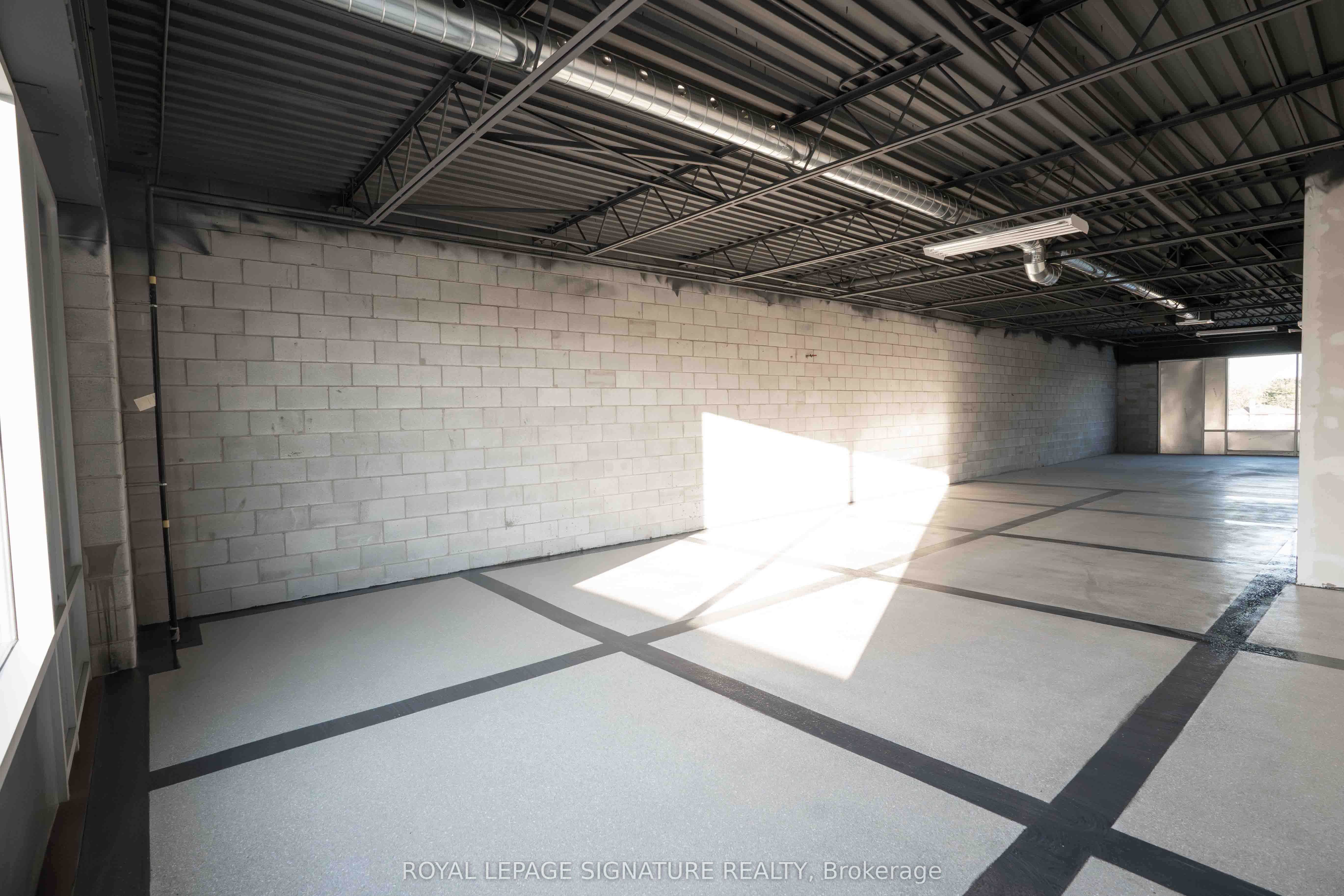 1235 Queensway N/a E 12a Property Photo 16