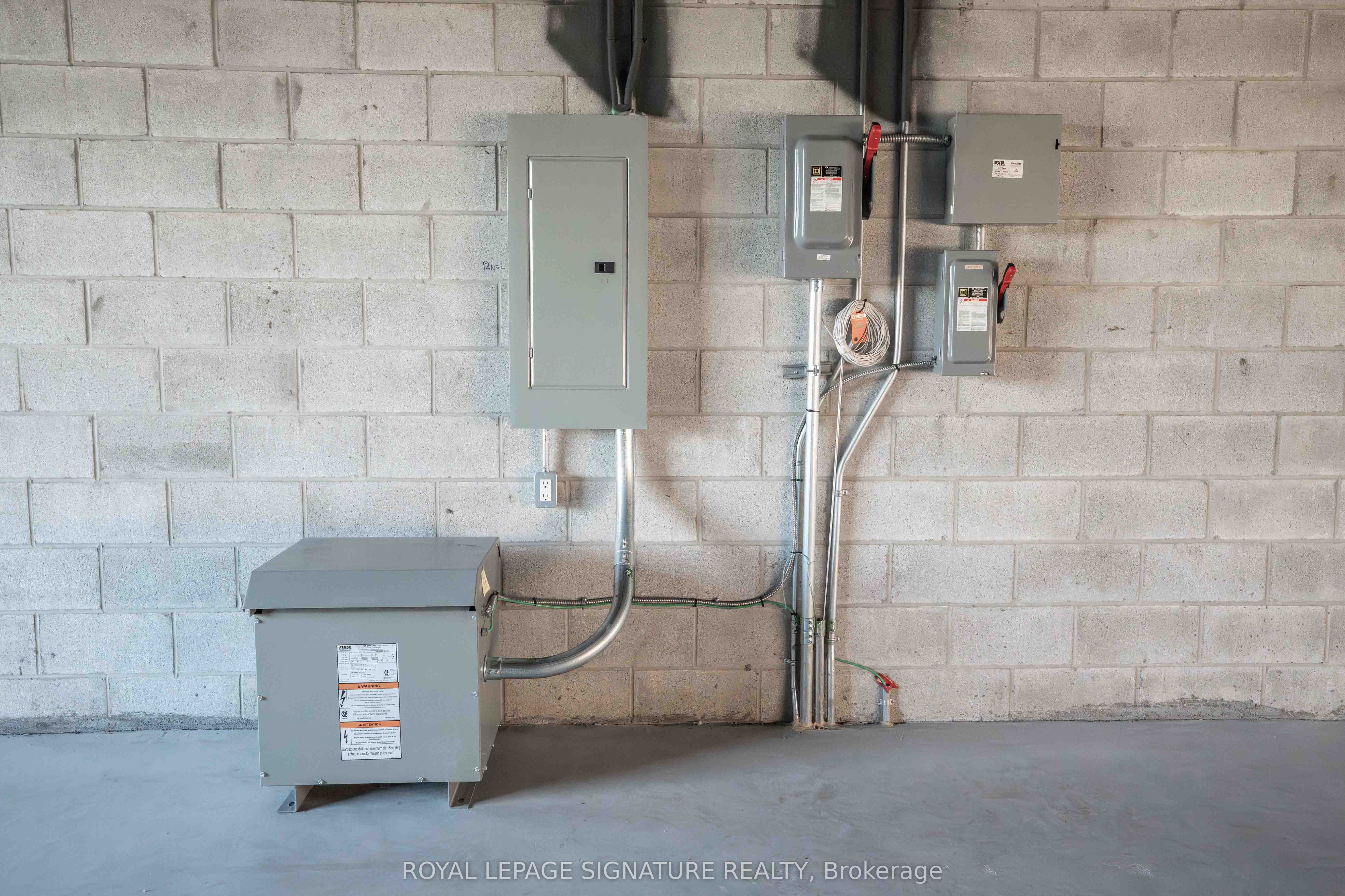 1235 Queensway N/a E 12a Property Photo 17