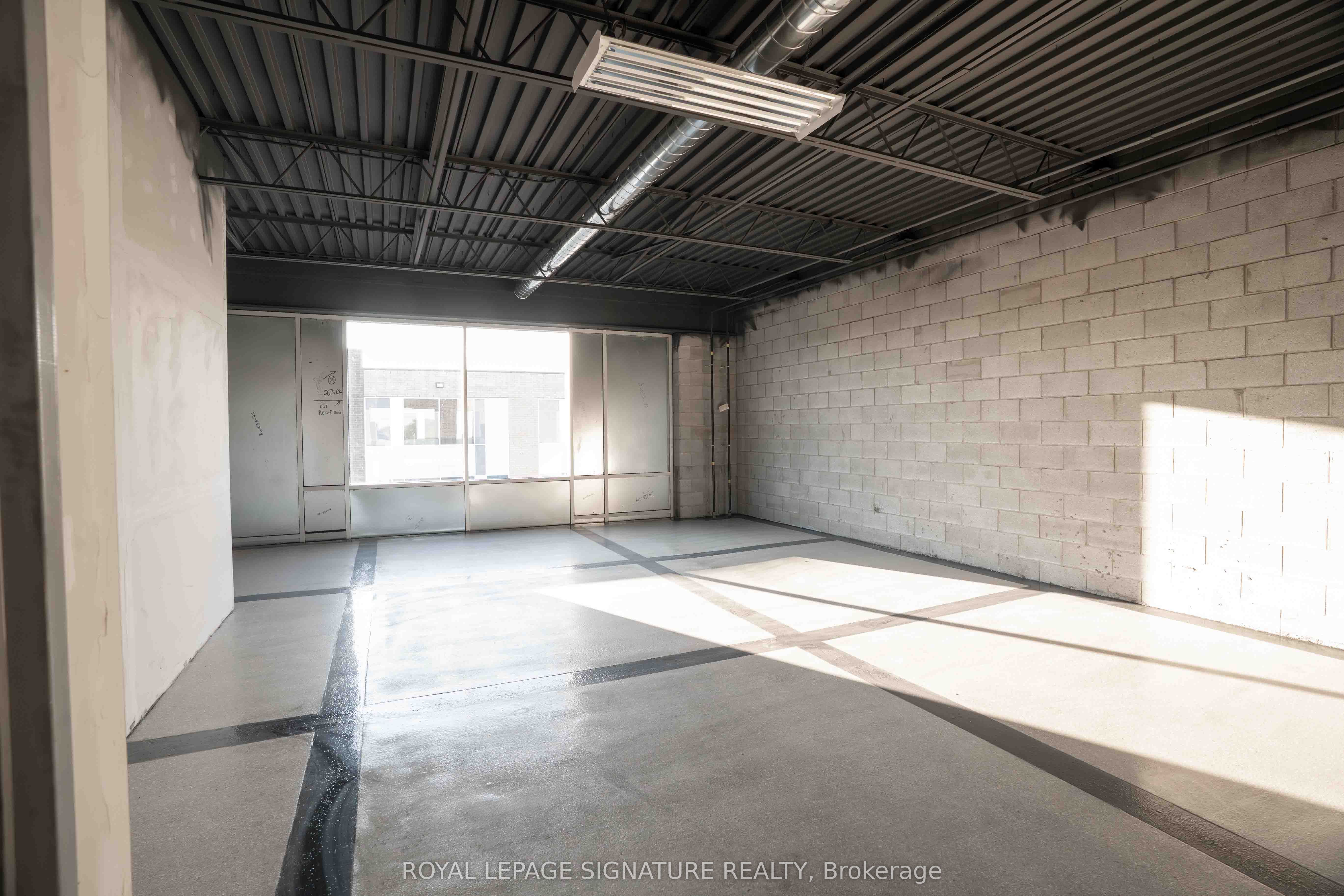 1235 Queensway N/a E 12a Property Photo 18
