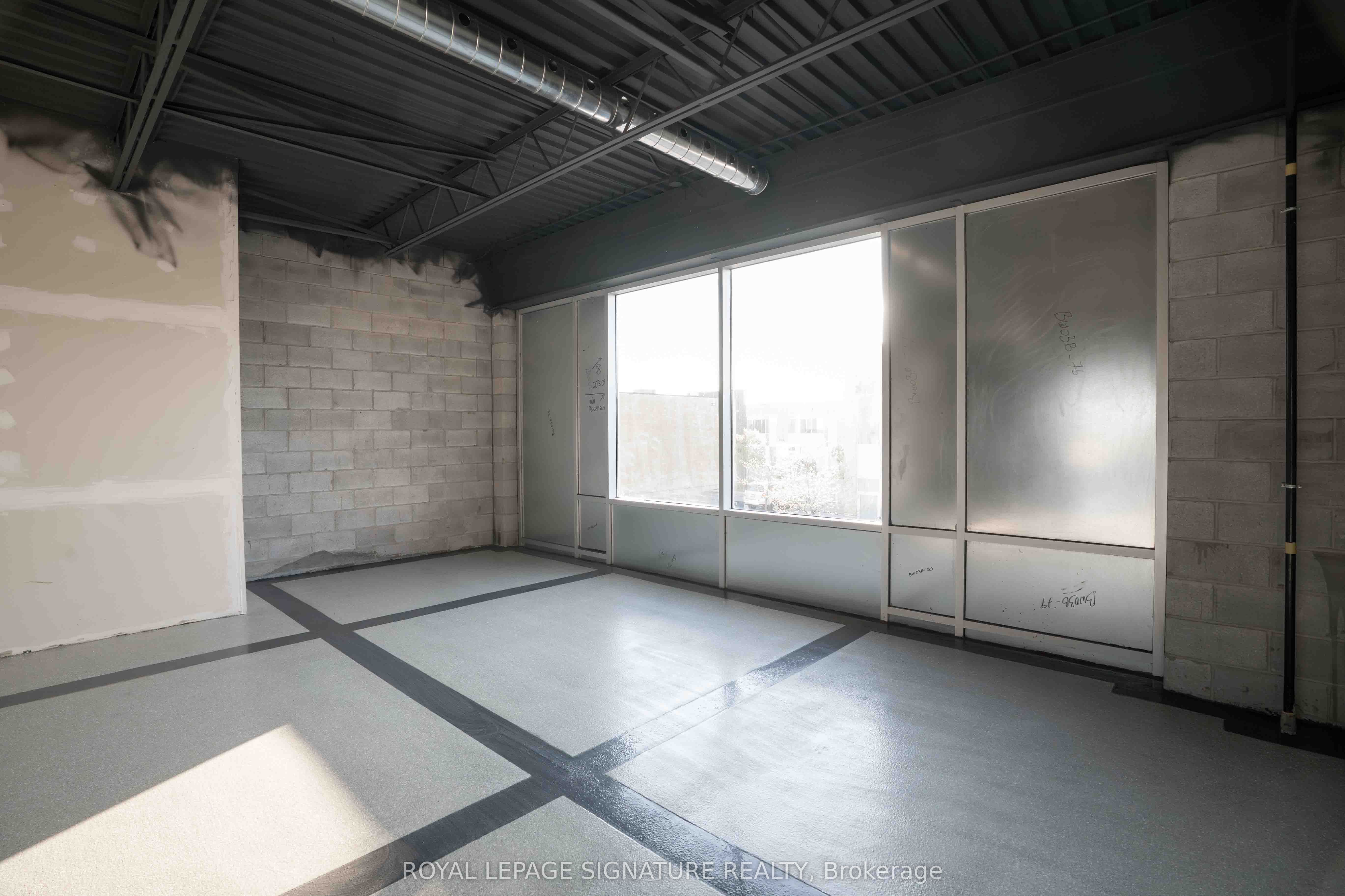 1235 Queensway N/a E 12a Property Photo 19