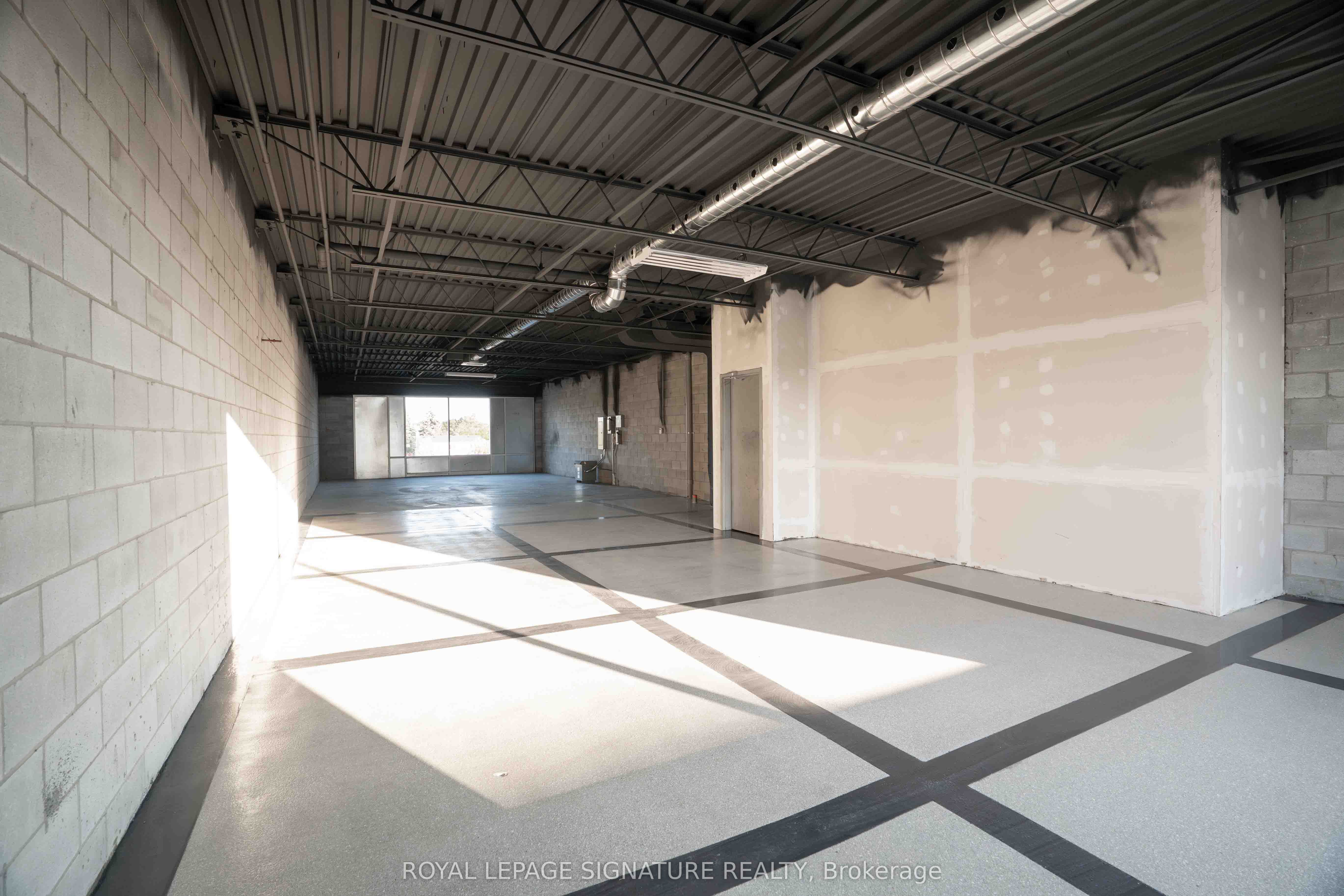 1235 Queensway N/a E 12a Property Photo 20