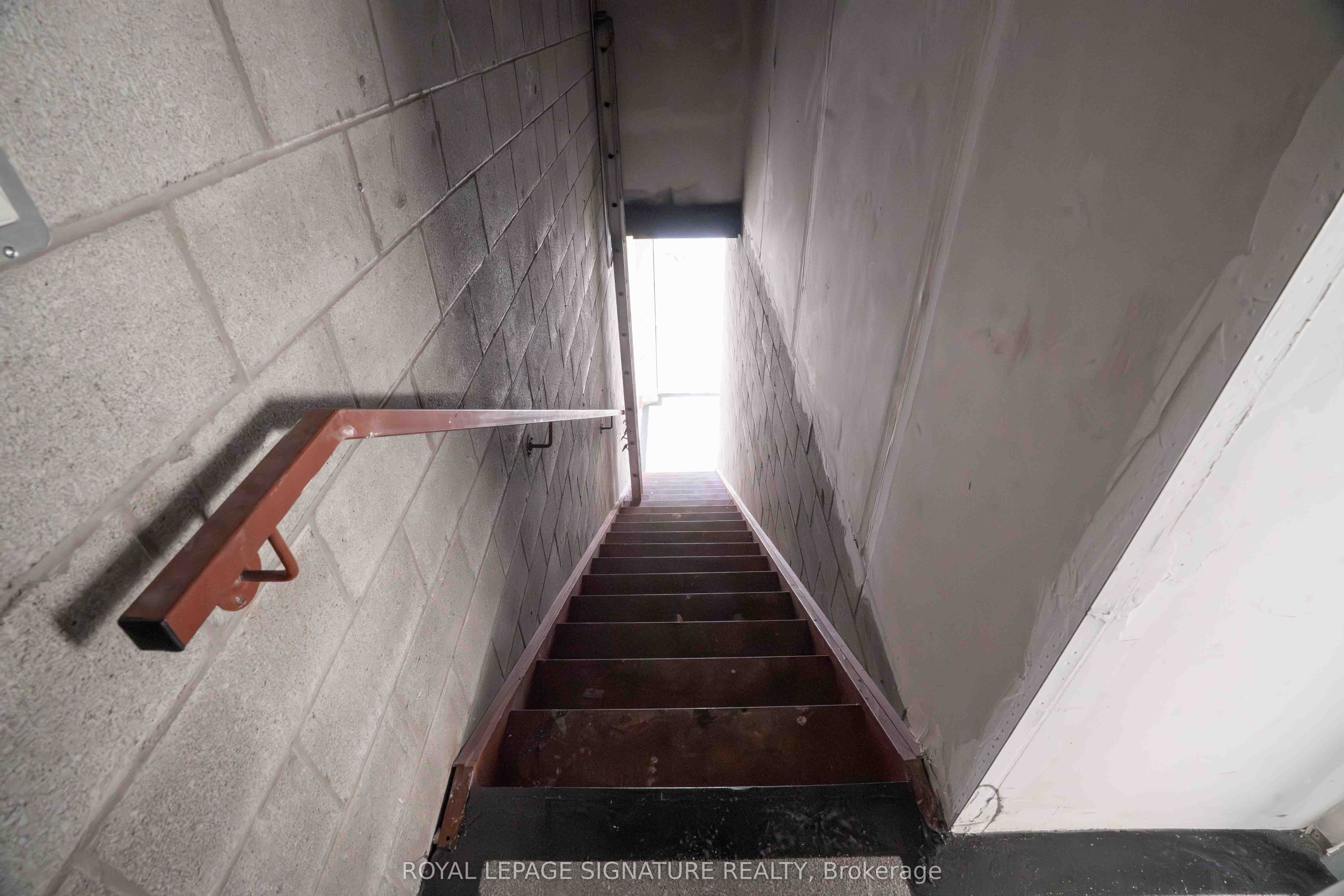 1235 Queensway N/a E 12a Property Photo 21