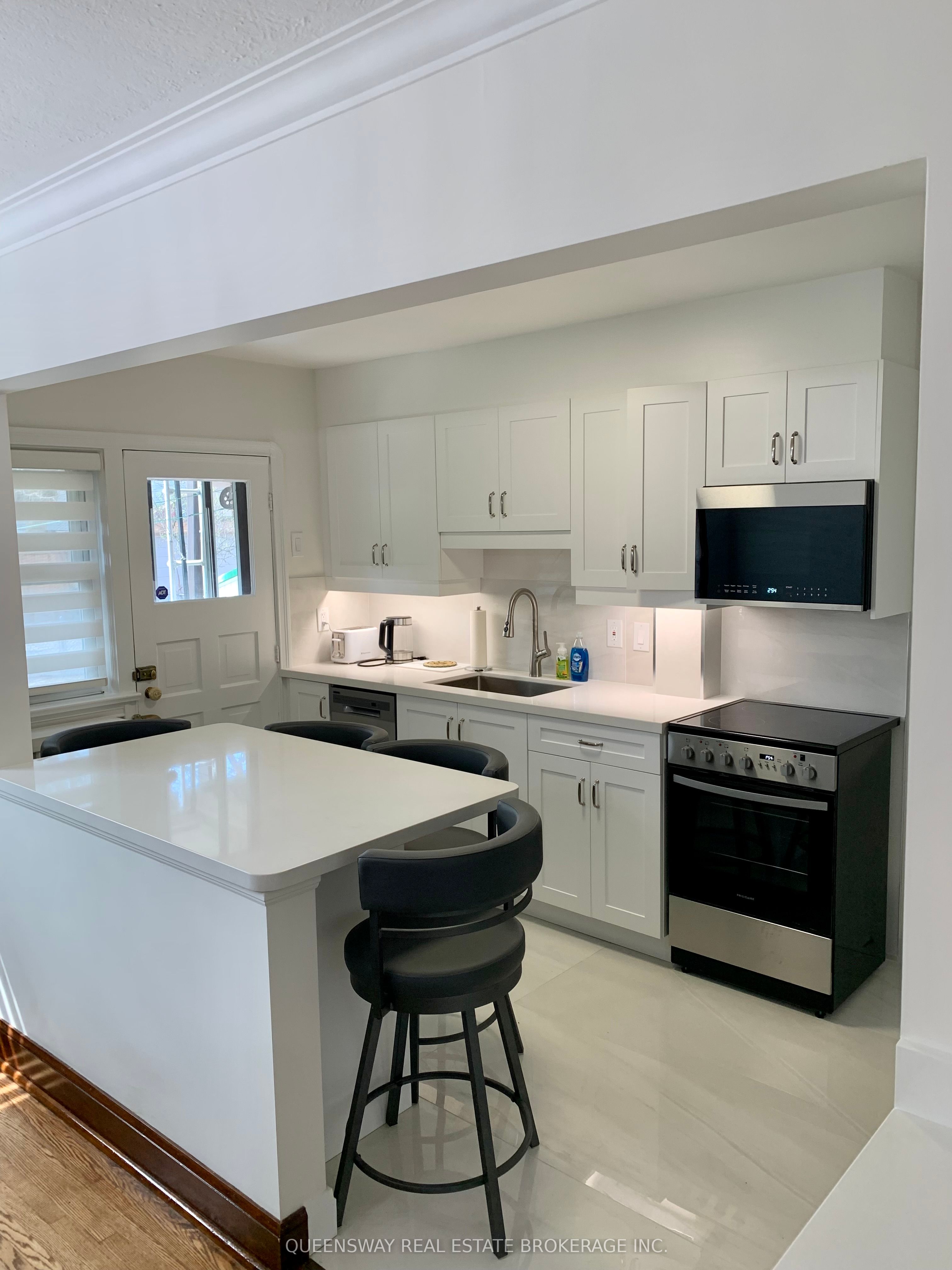 420 Jane Street Property Photo 2