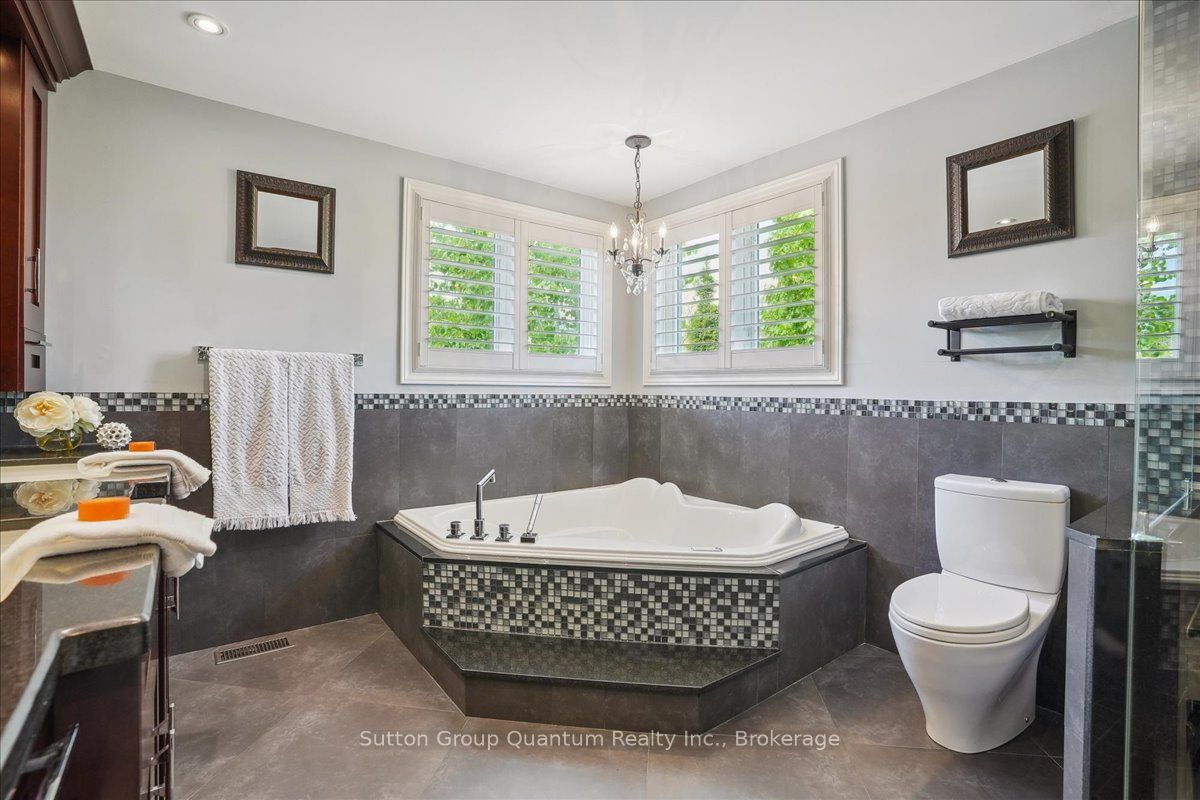 2477 Longridge Crescent Property Photo 20