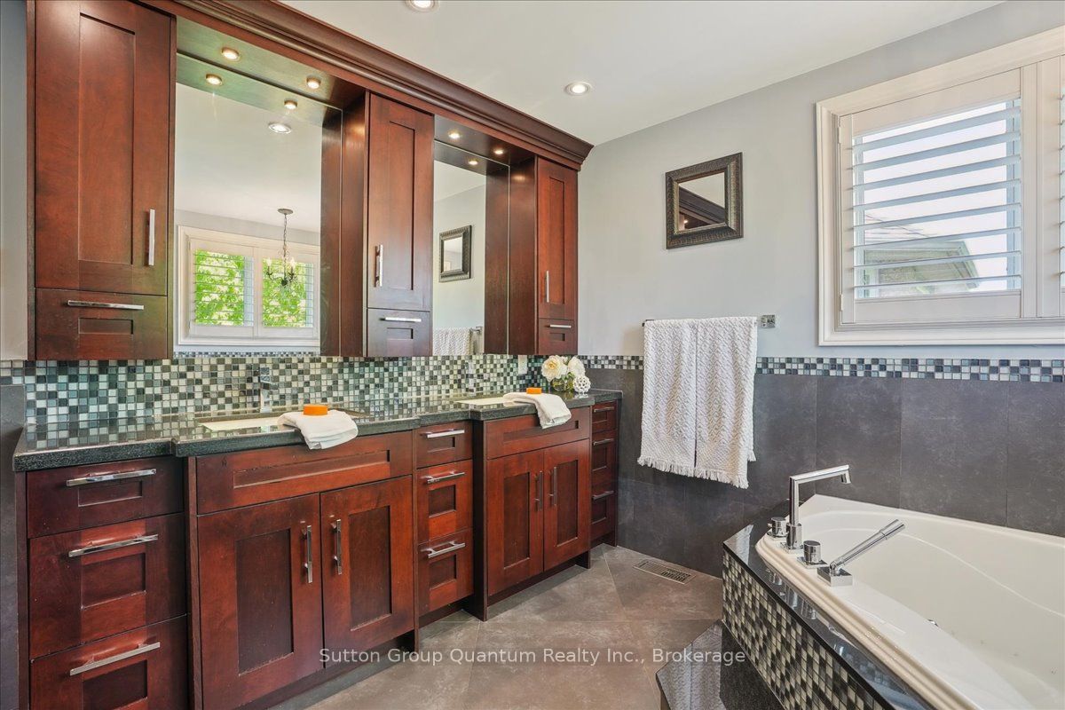 2477 Longridge Crescent Property Photo 21