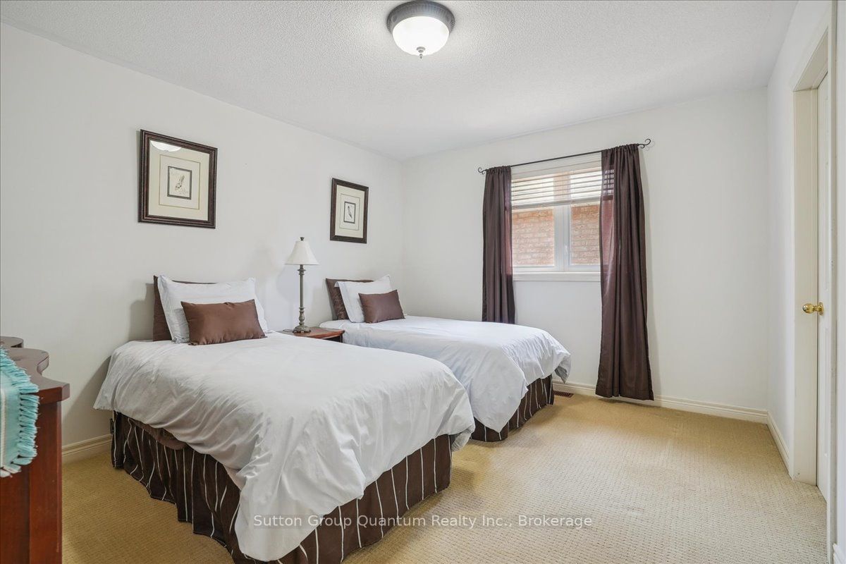 2477 Longridge Crescent Property Photo 27