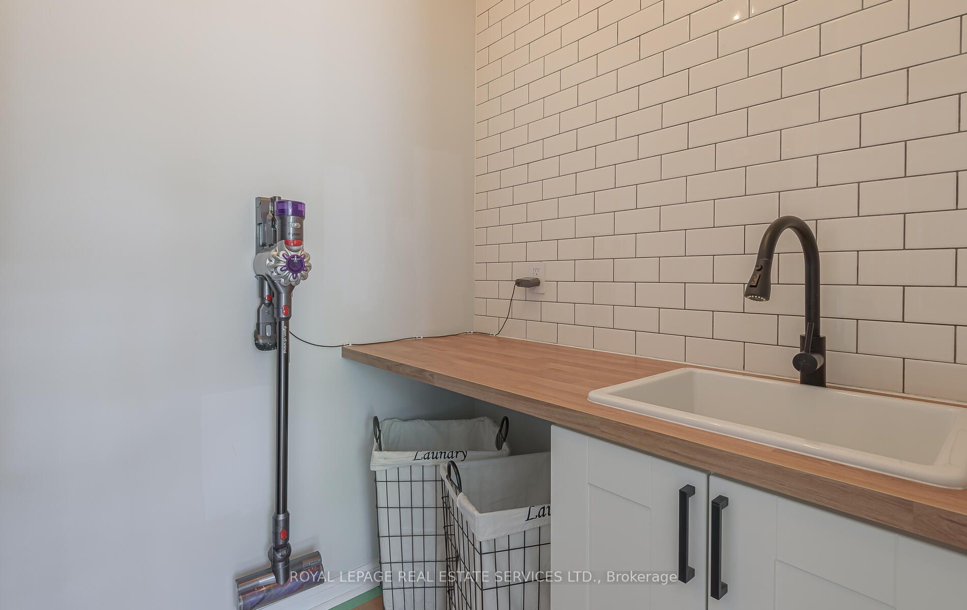 5651 Roseville Court Property Photo 25