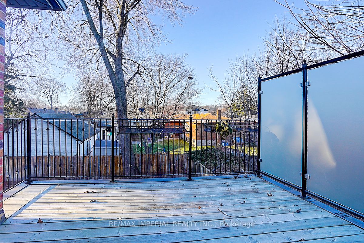 105 Eaglewood Boulevard Property Photo 32