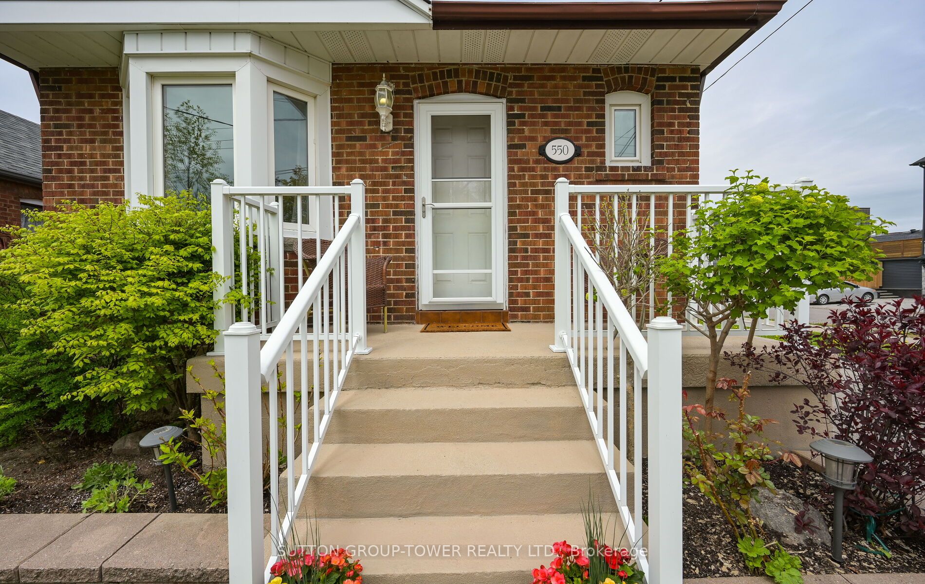 550 Glen Park Avenue Property Photo 3