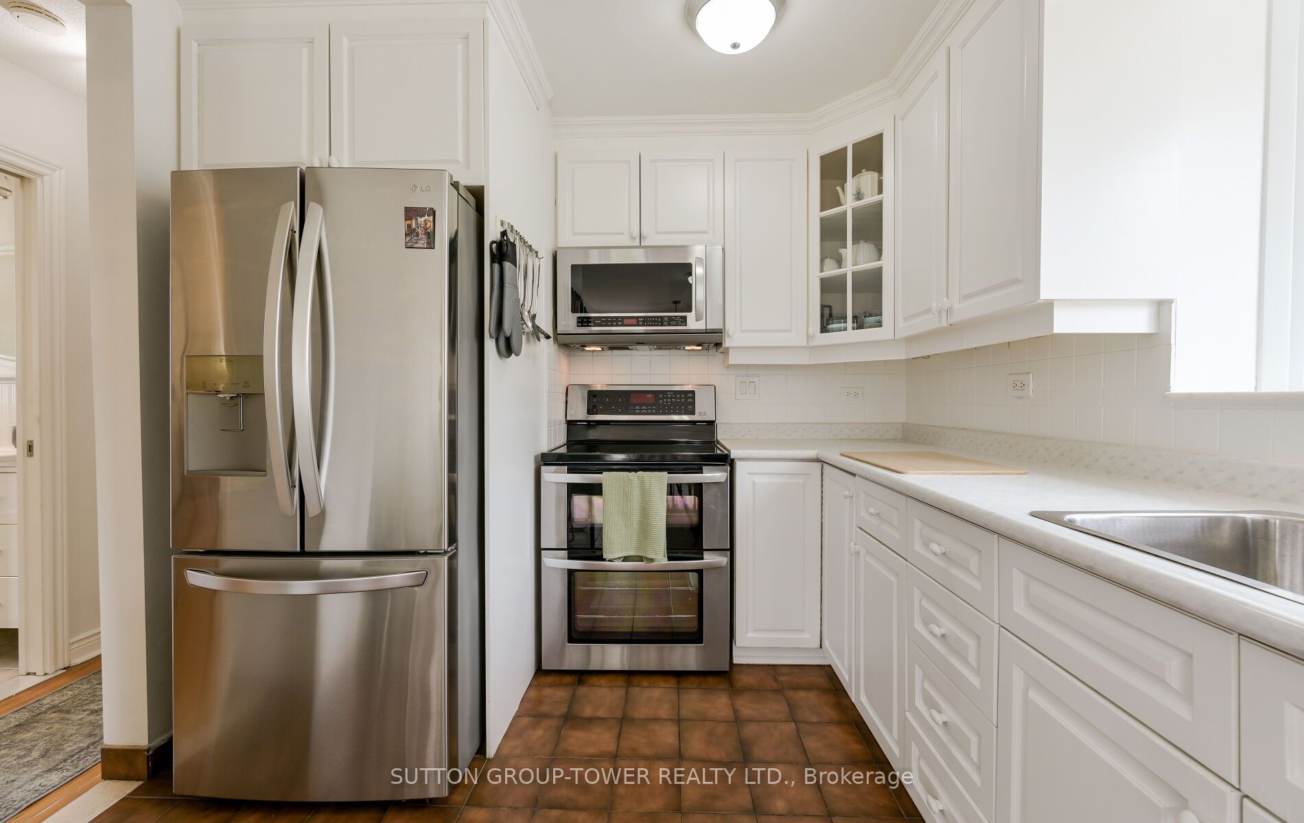 550 Glen Park Avenue Property Photo 17