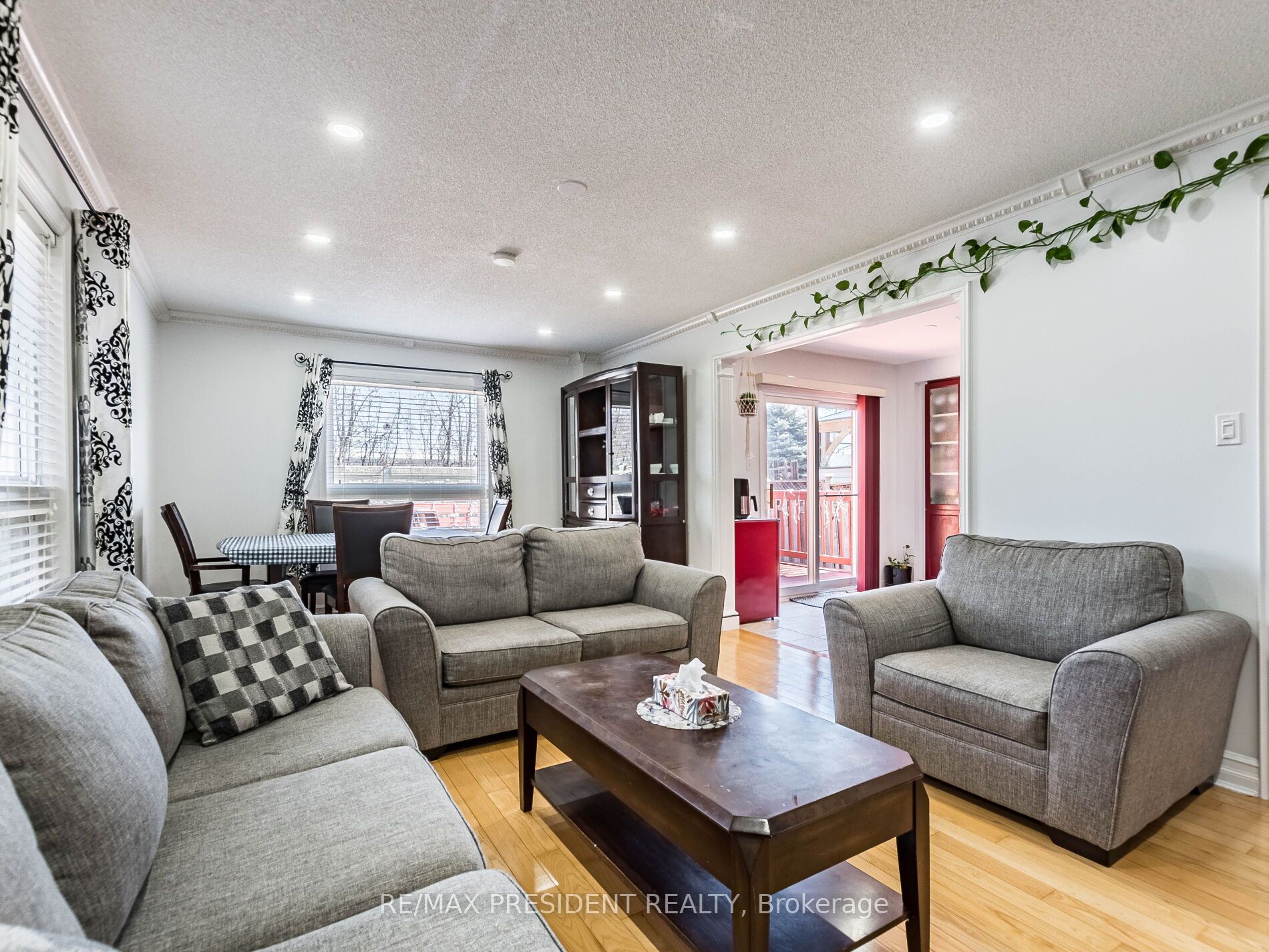 36 Prince Crescent Property Photo 4