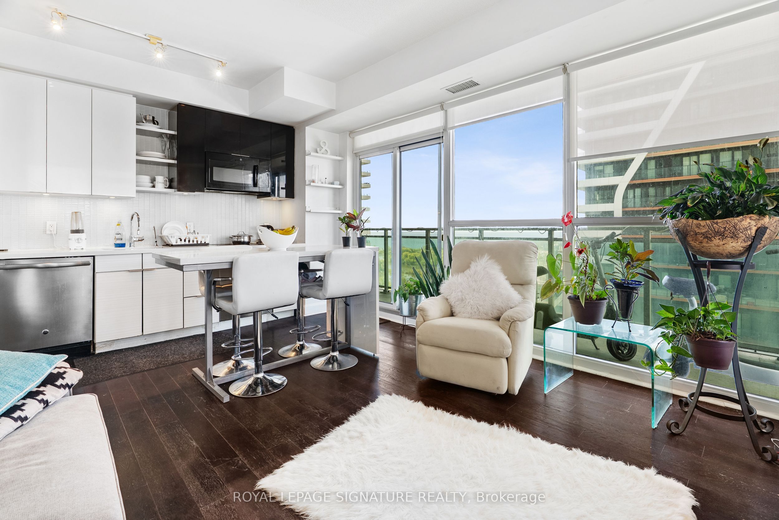 #1303 - 33 Shore Breeze Drive Property Photo 1