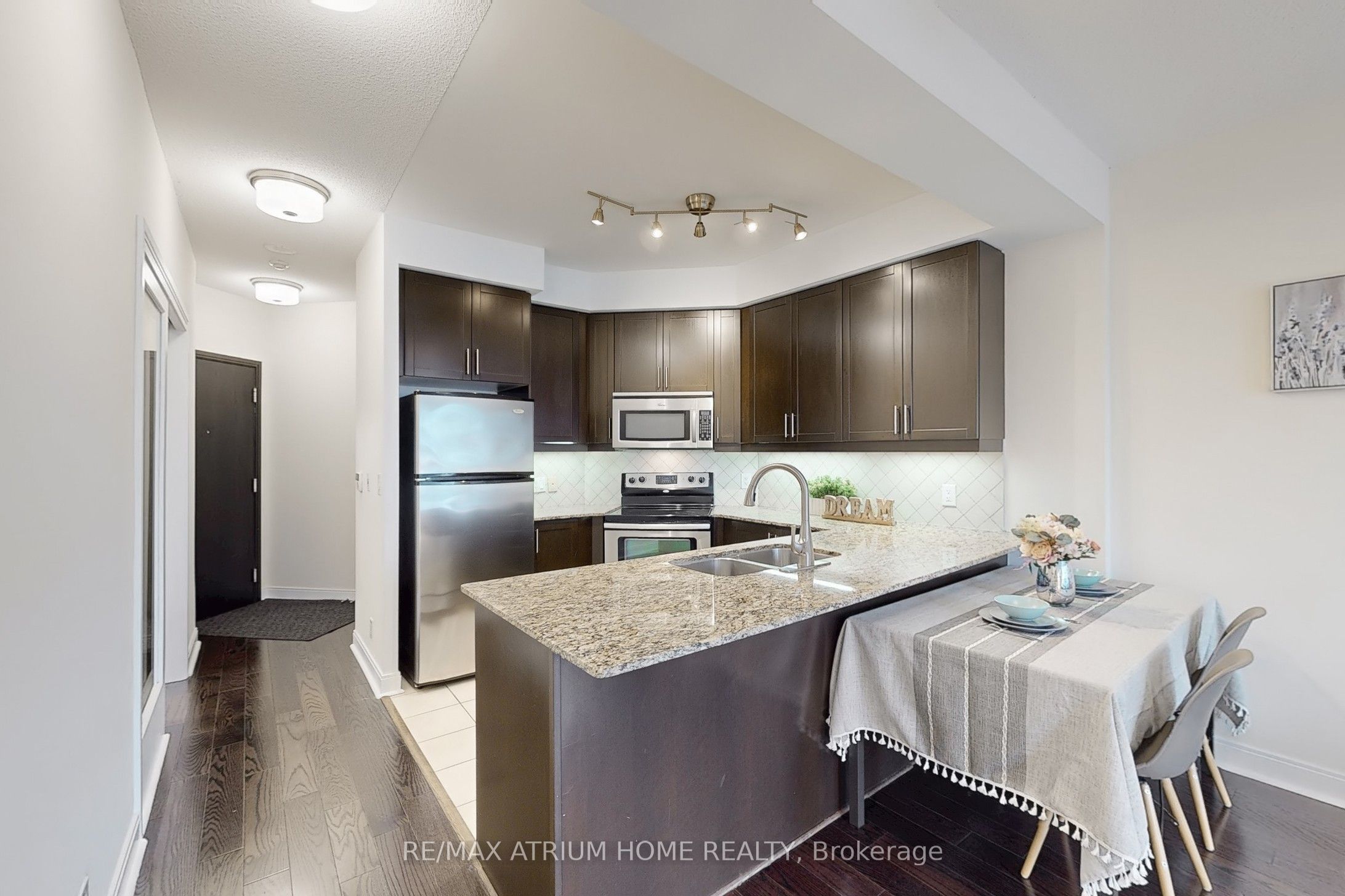 #1808 - 80 Absolute Avenue Property Photo 8