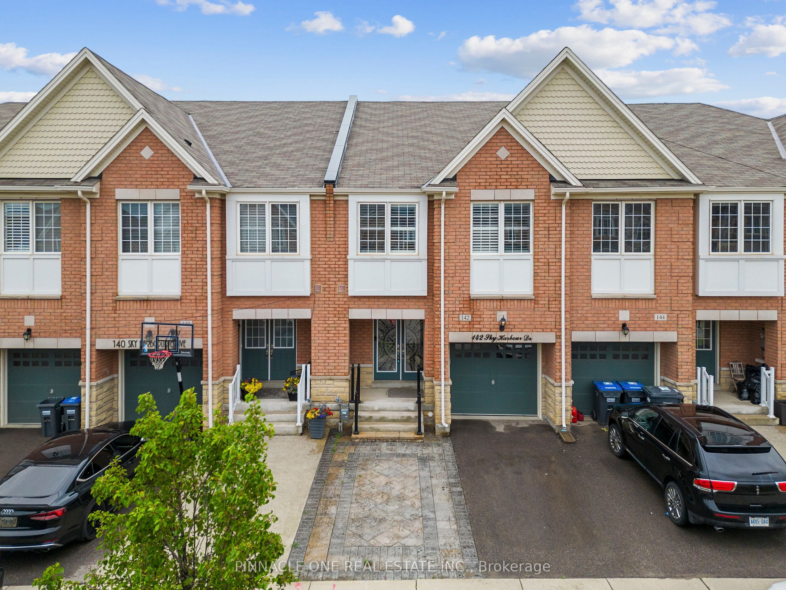 142 Sky Harbour Dr Property Photo 1