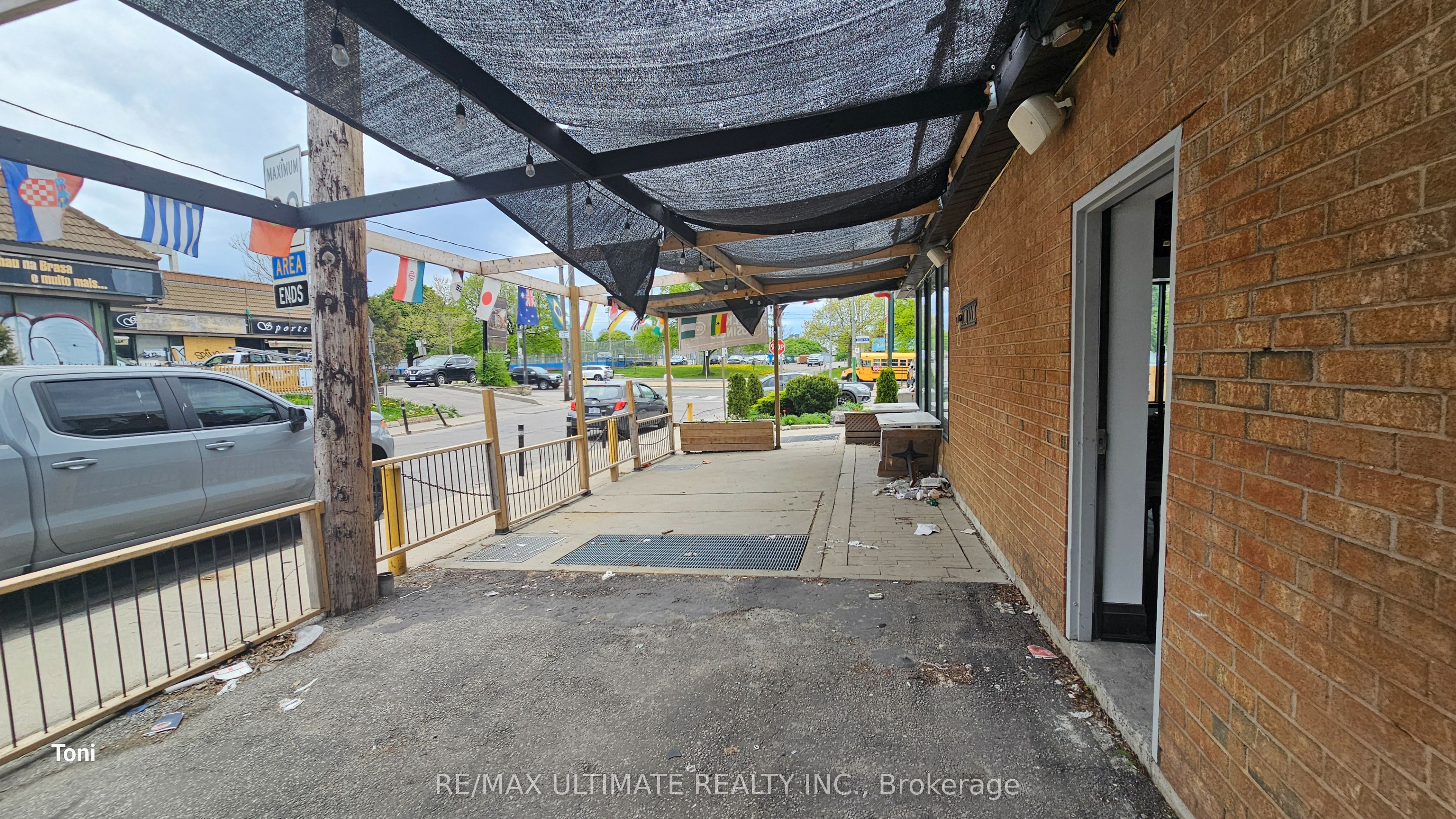 1480 St Clair Avenue Property Photo 16