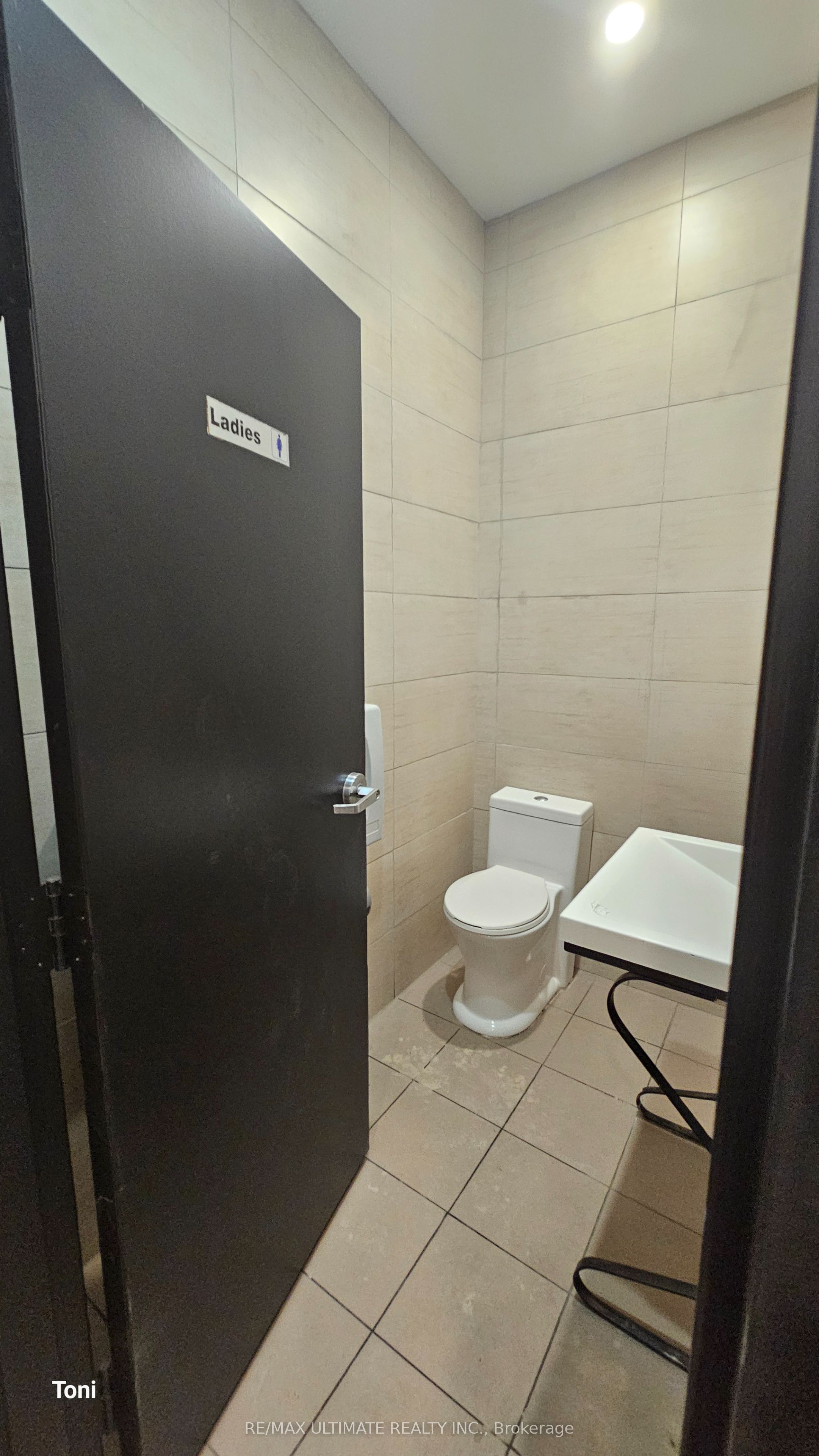 1480 St Clair Avenue Property Photo 24