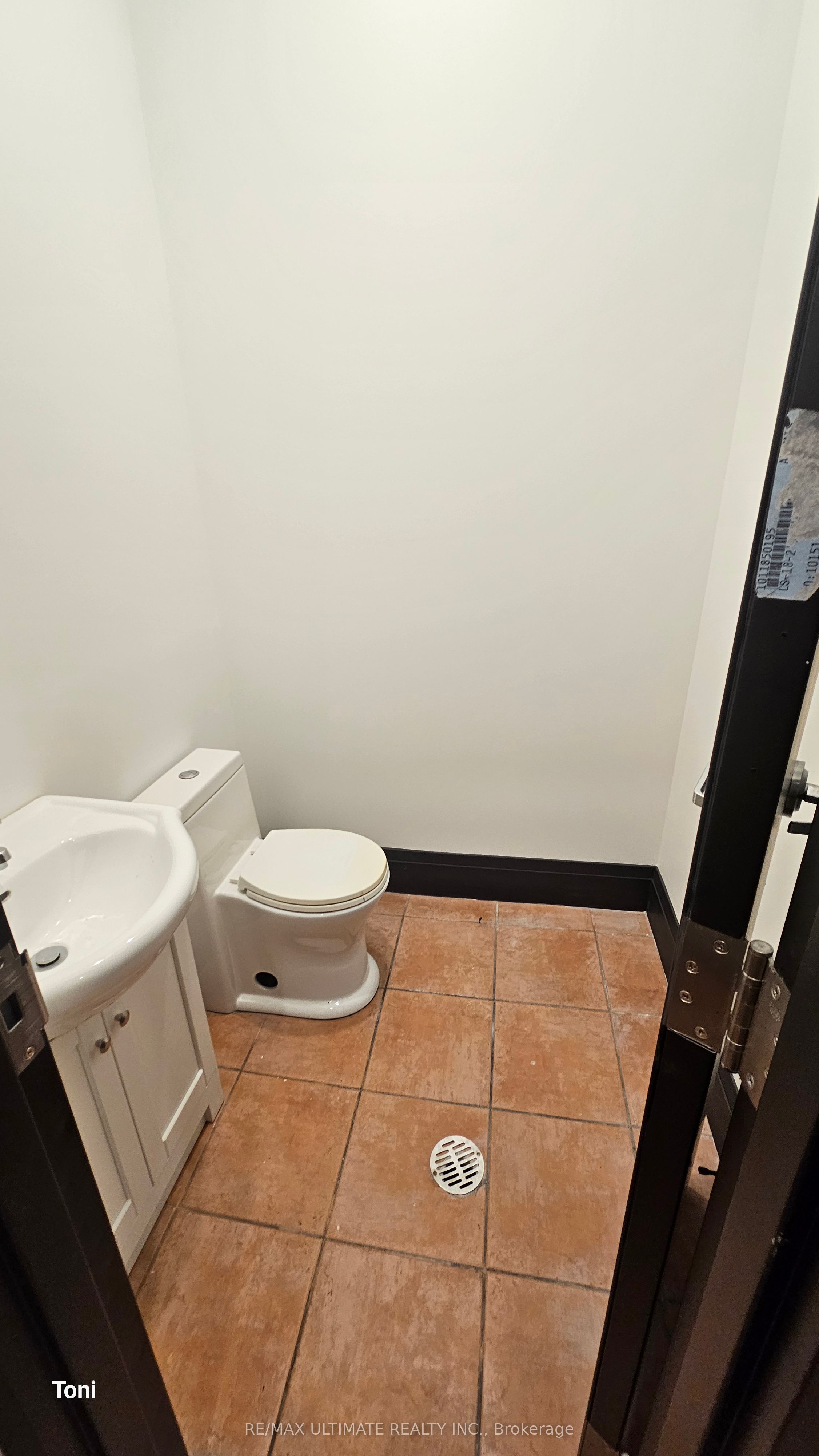 1480 St Clair Avenue Property Photo 27