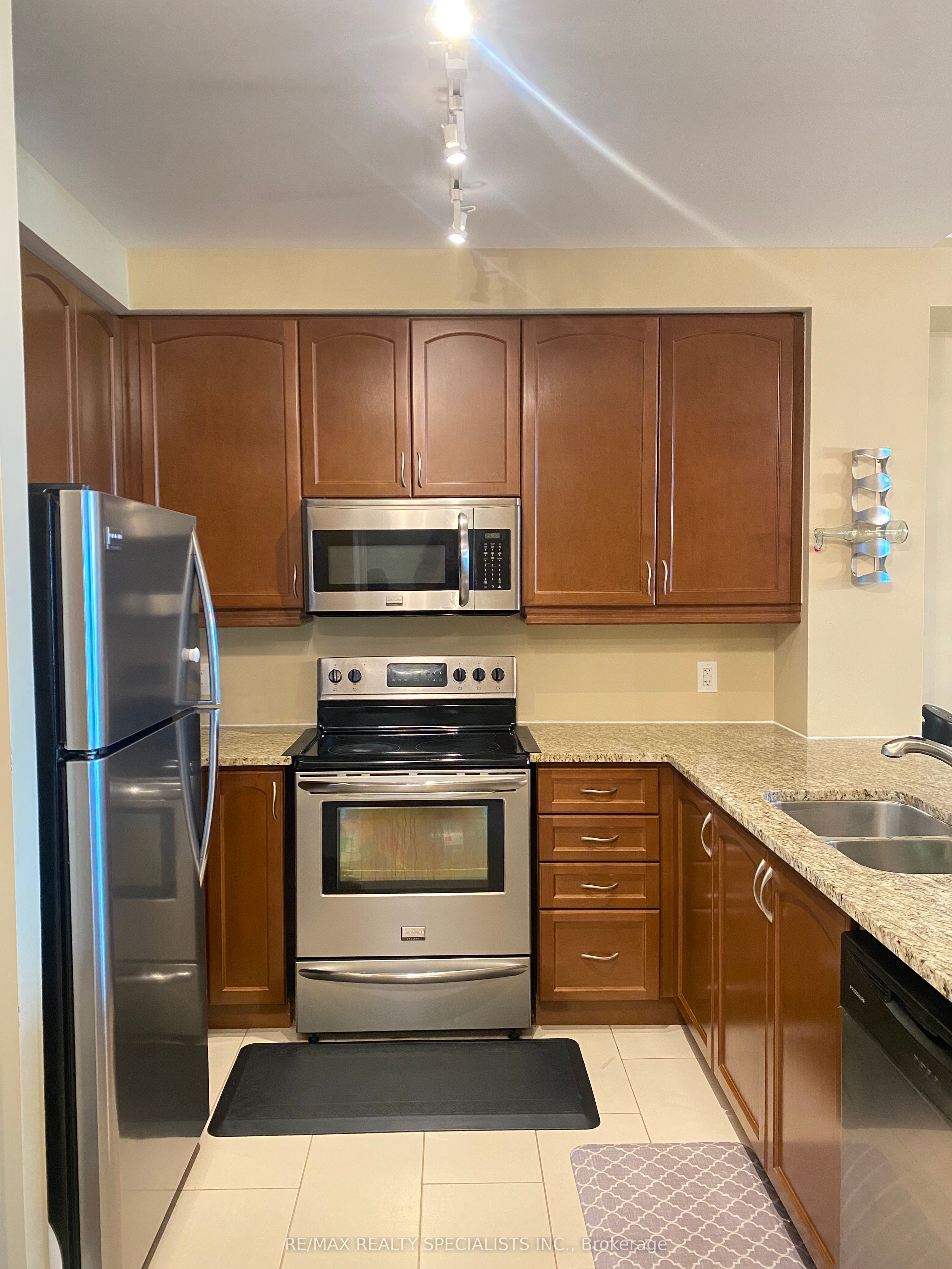 100 John Street 2307 Property Photo 2