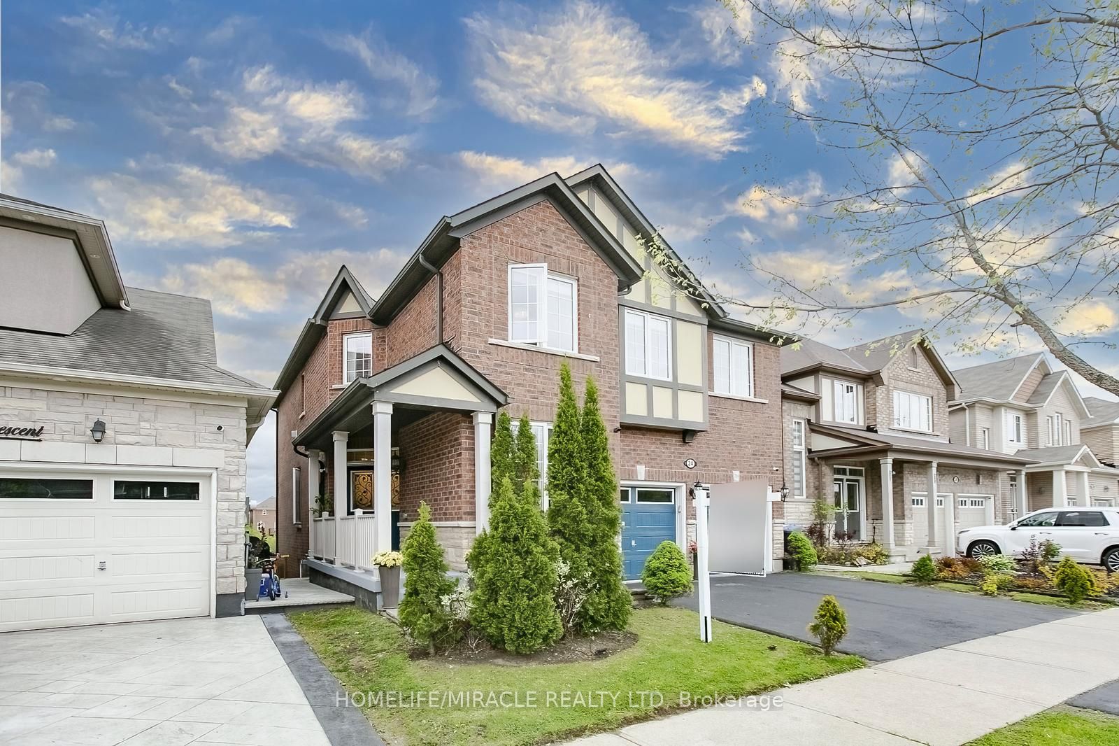24 Old Cleeve Cres Property Photo 1