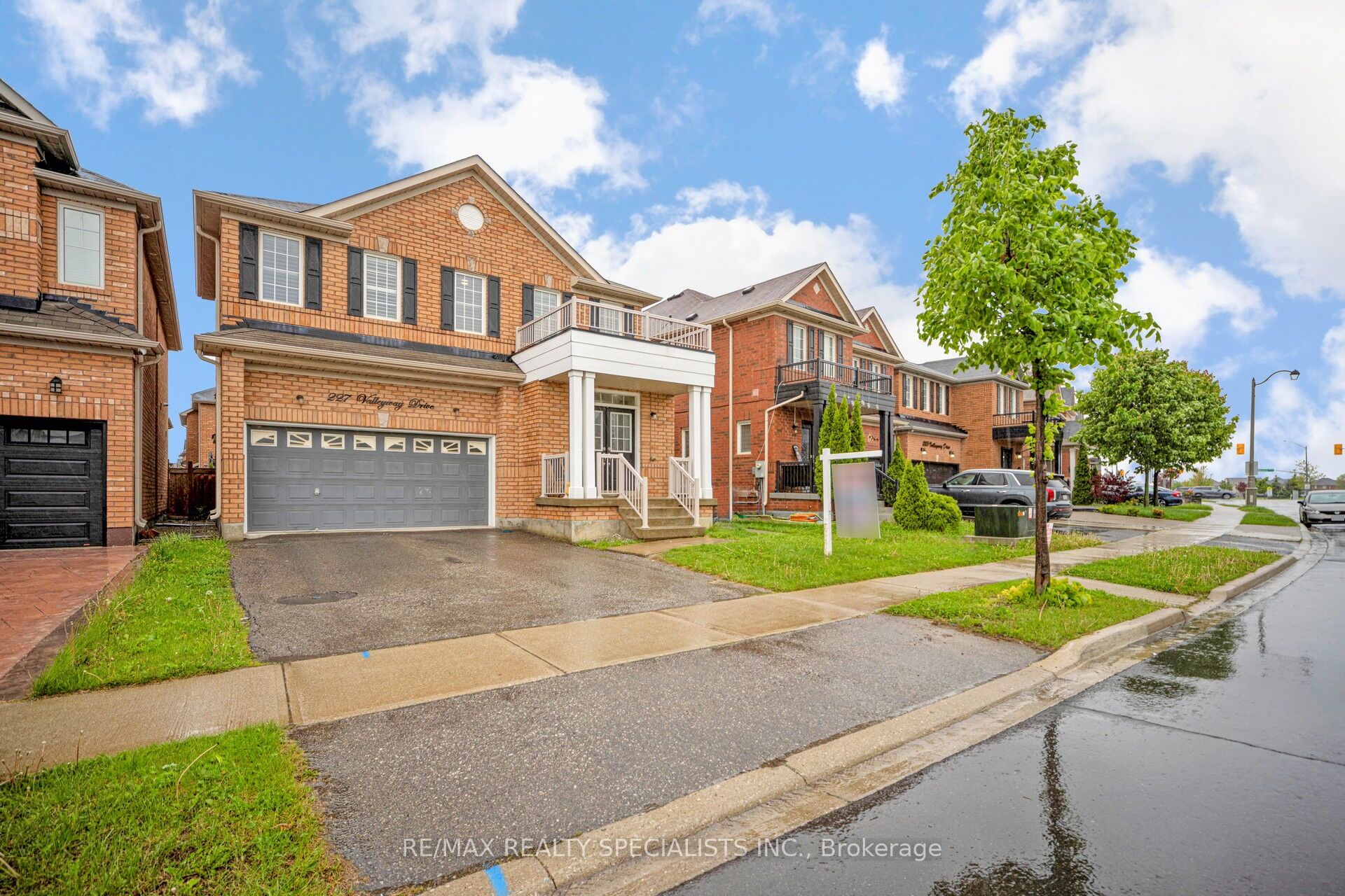 227 Valleyway Drive Property Photo 2