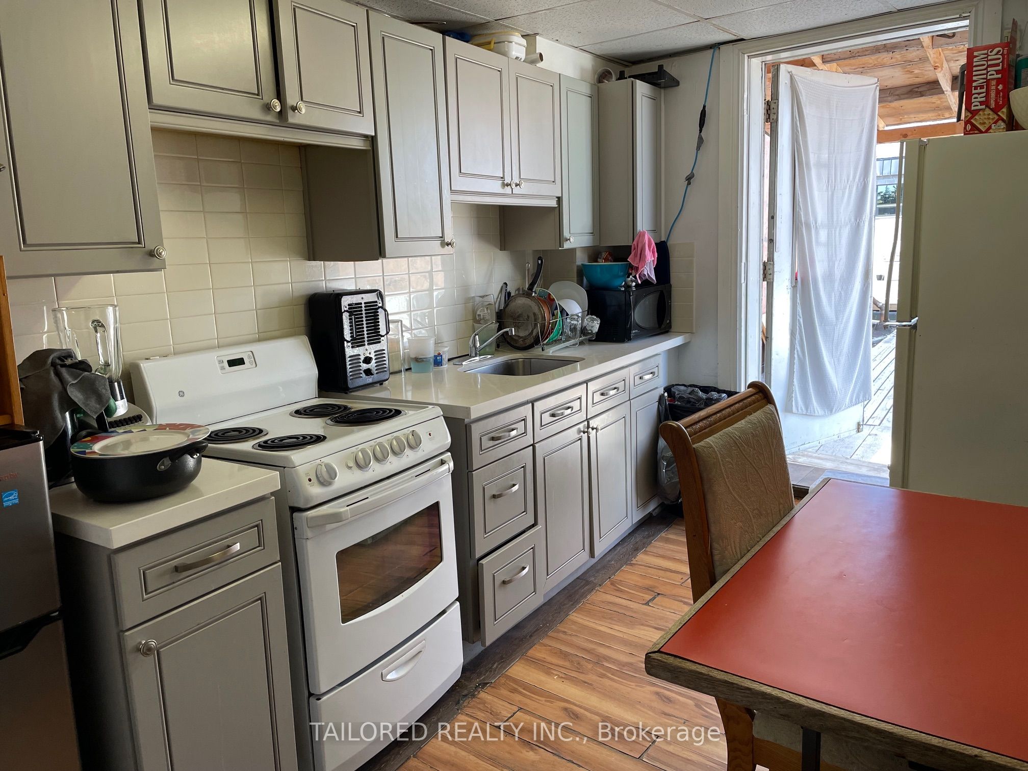 2850 -2852 Dufferin Street Property Photo 17