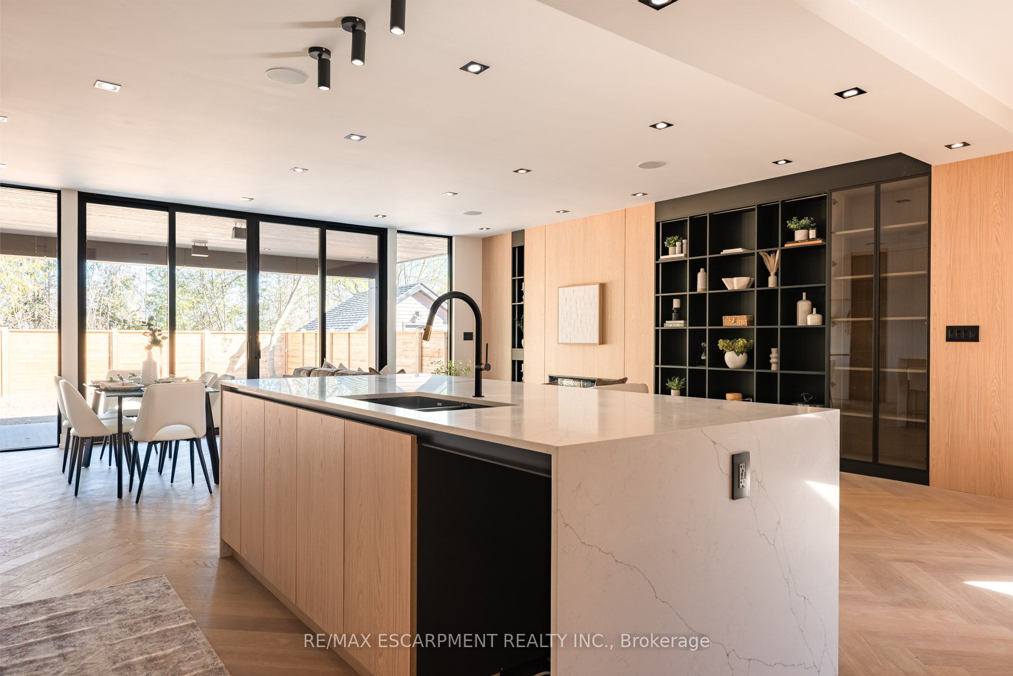 696 Montbeck Crescent Property Photo 13