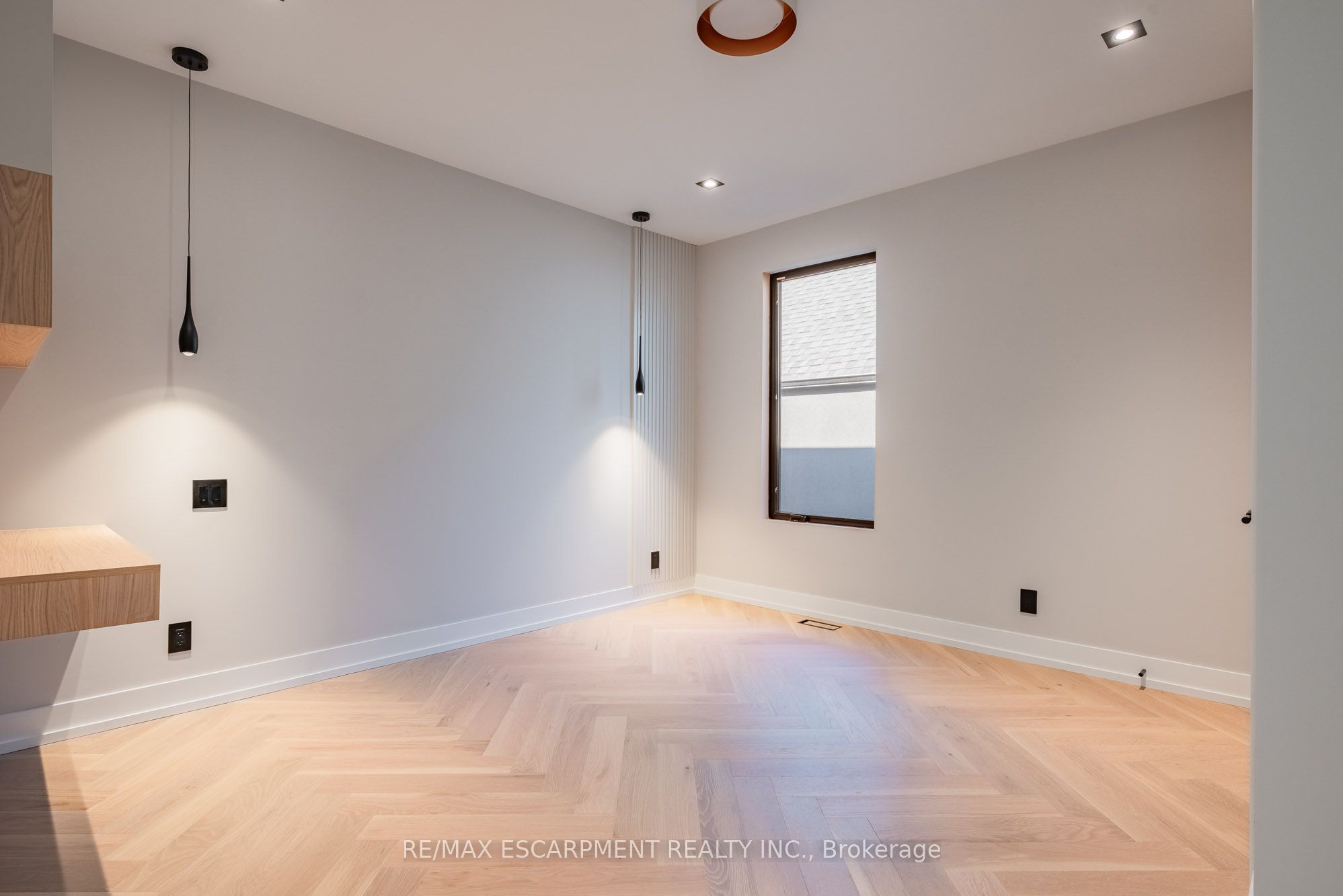 696 Montbeck Crescent Property Photo 27