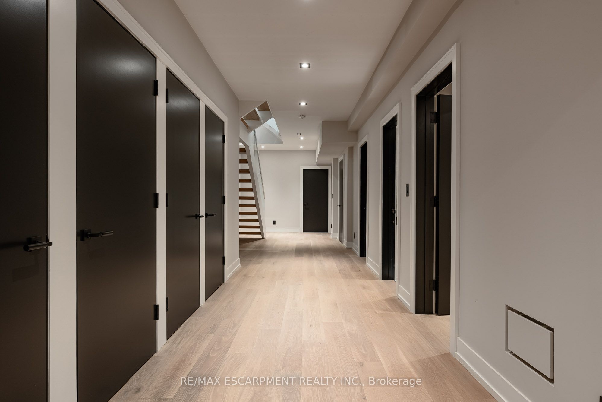696 Montbeck Crescent Property Photo 43